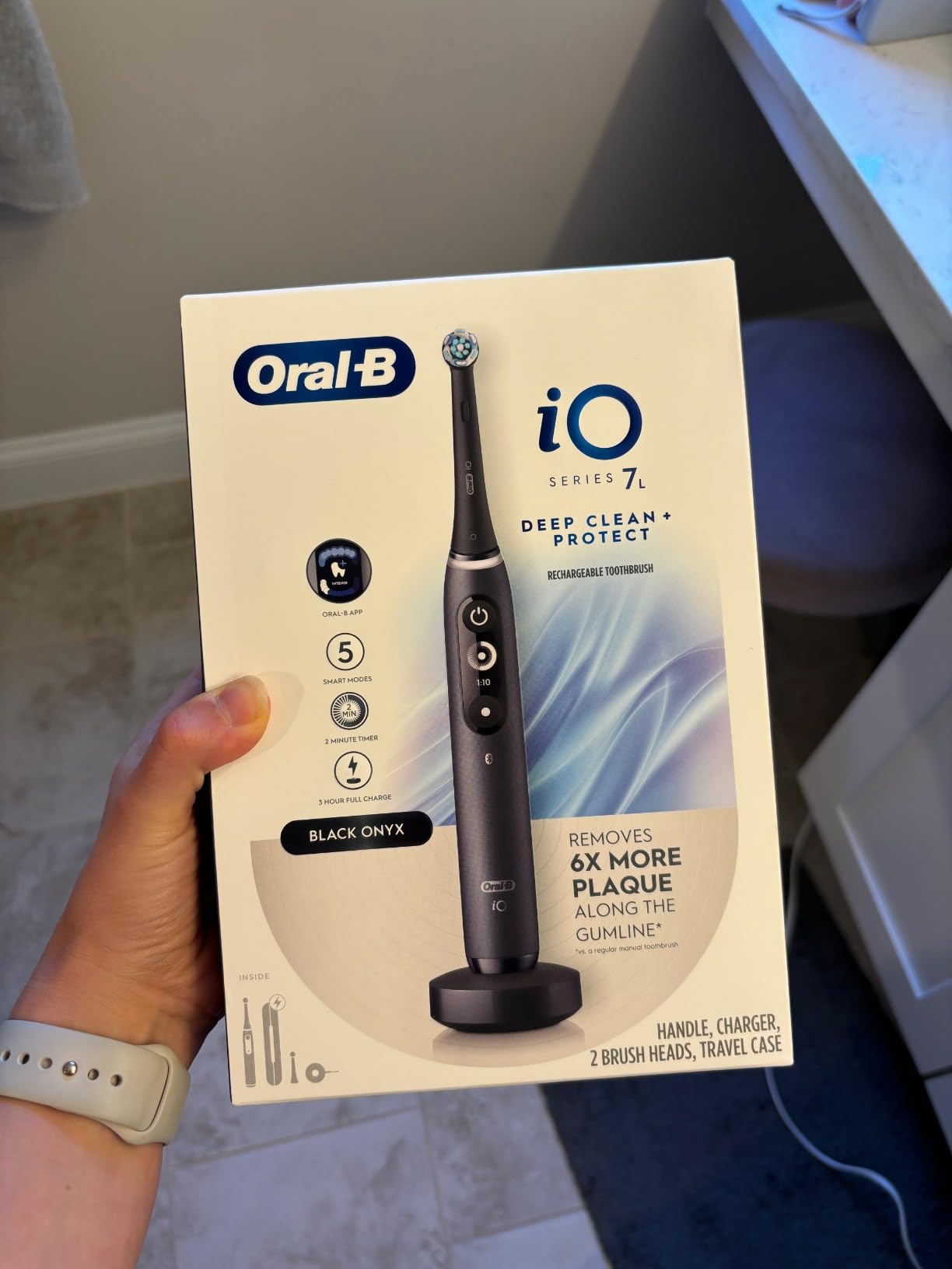 Oral-B iO Deep Clean + Protect Rechargeable Electric Toothbrush, Black with a iO Series 7 Toothbrush, 2 Replacement Brush Heads, and a Charging Travel Case - Customer Photo 2