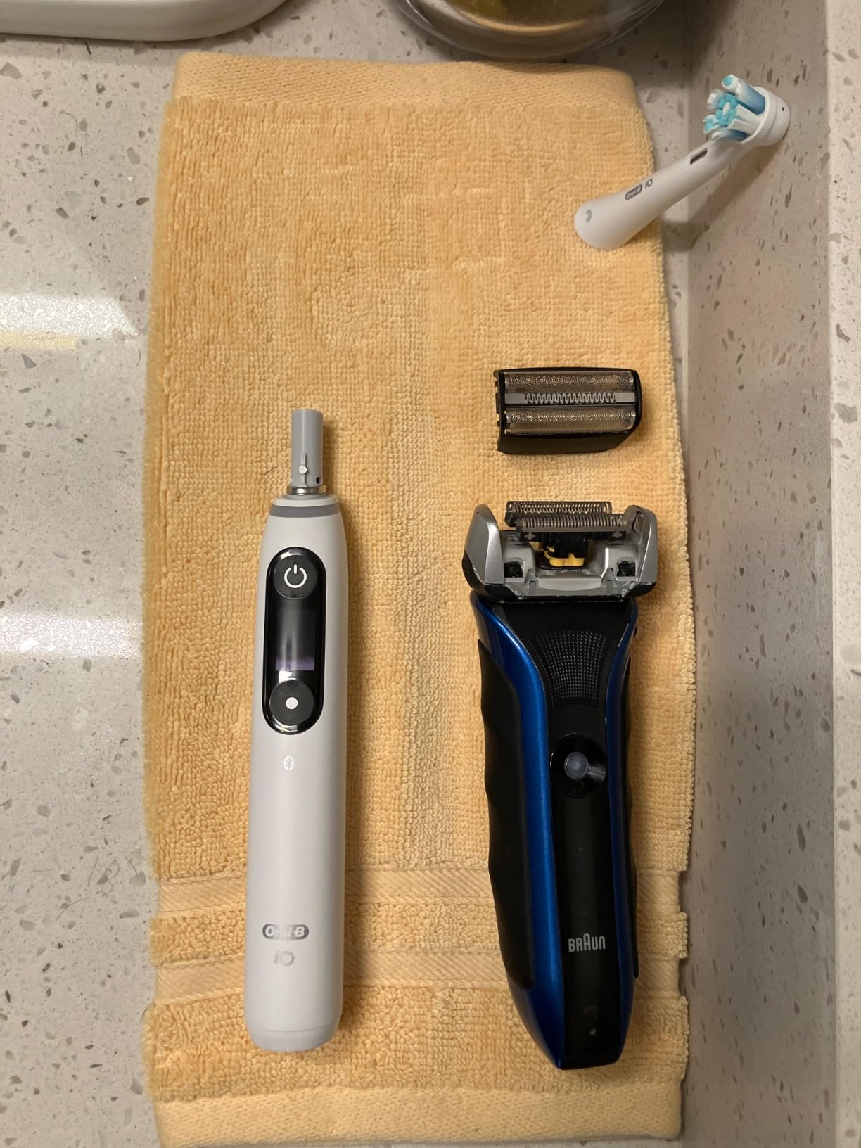 Oral-B iO Deep Clean + Protect Rechargeable Electric Toothbrush, White with a iO Series 7 Toothbrush, 2 Replacement Brush Heads, and a Charging Travel Case - Customer Photo 2