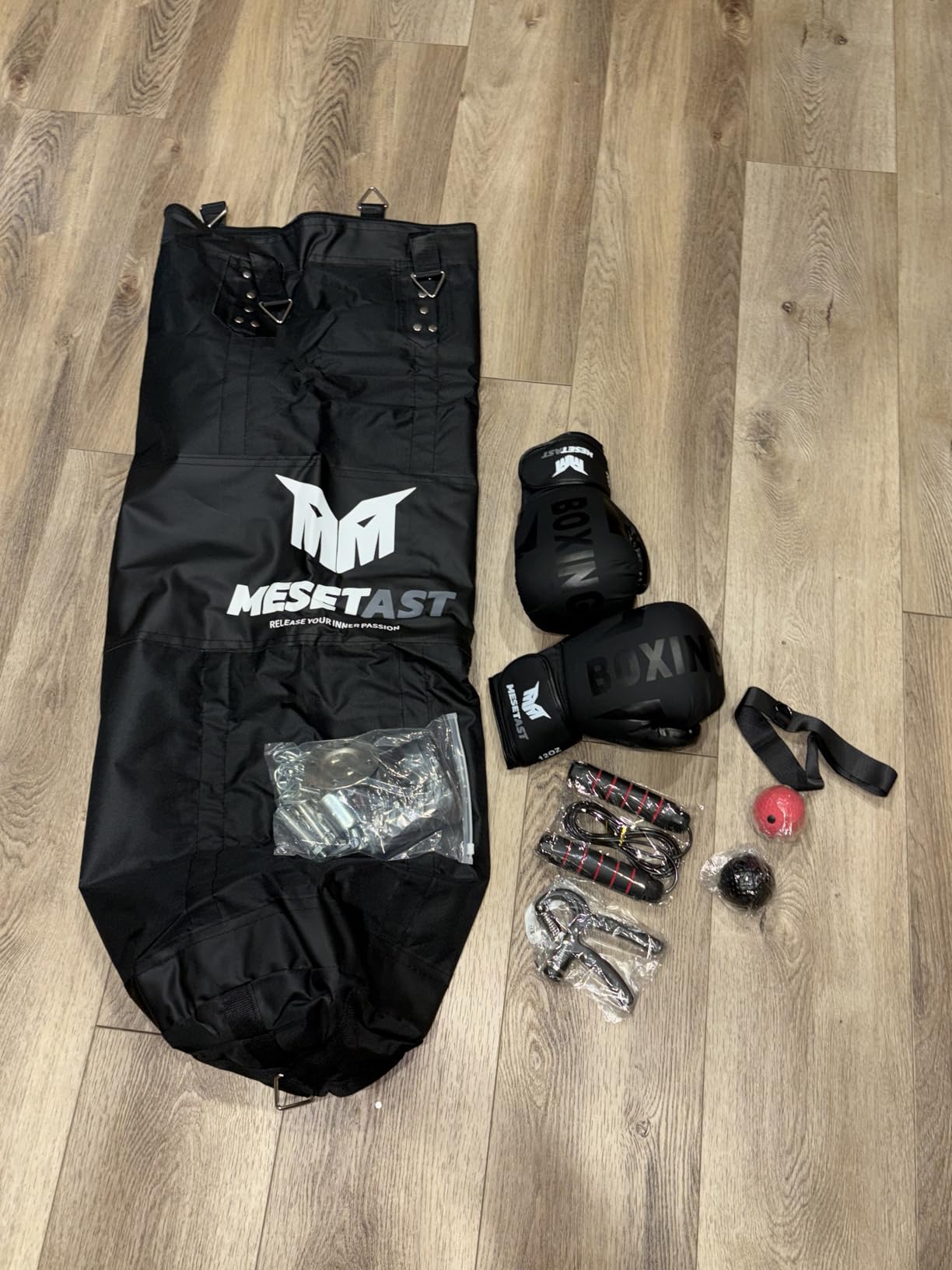 Punching Bag for Adults, 4ft Heavy Boxing Bag Set with 12 OZ Gloves for MMA Karate Kickboxing Boxing - Unfilled - Customer Photo 1