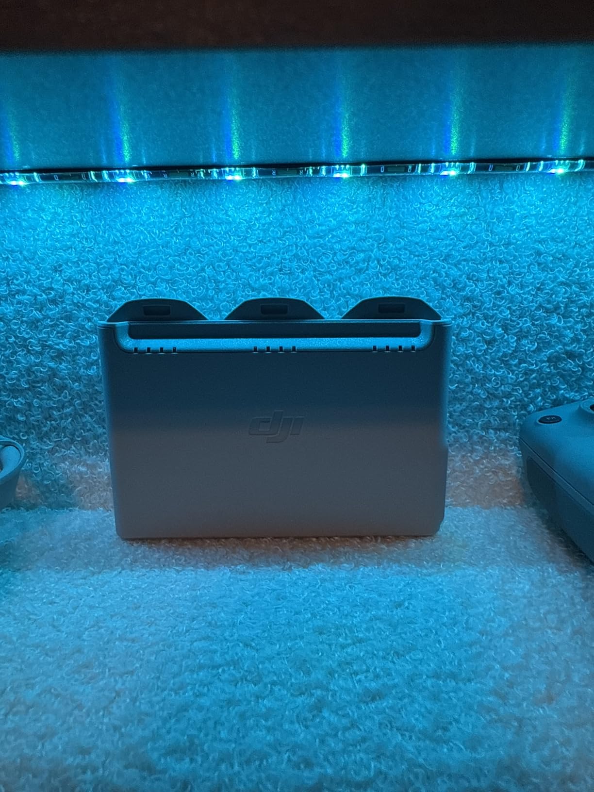 DJI Neo Three-Battery Combo, Mini Drone with 4K UHD Camera for Adults, 135g Self Flying Drone that Follows You, Palm Takeoff, Subject Tracking, QuickShots, Stabilized Video (Controller-Free) - Customer Photo 1