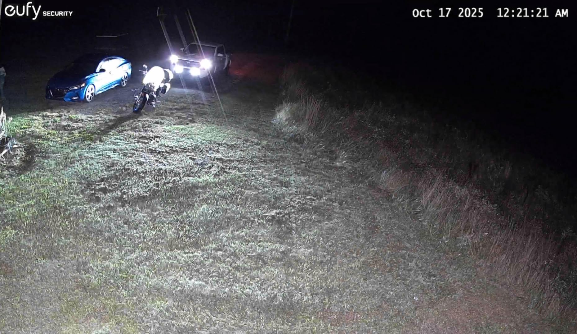 eufy Security Floodlight Camera E30, Security Camera Outdoor, 360° Pan and Tilt, AI Detection and Tracking, 2K Video, 2.4GHz Wi-Fi, 2,000 Lumens, Custom Voice and Light Alerts, 24/7 Recording - Customer Photo 1