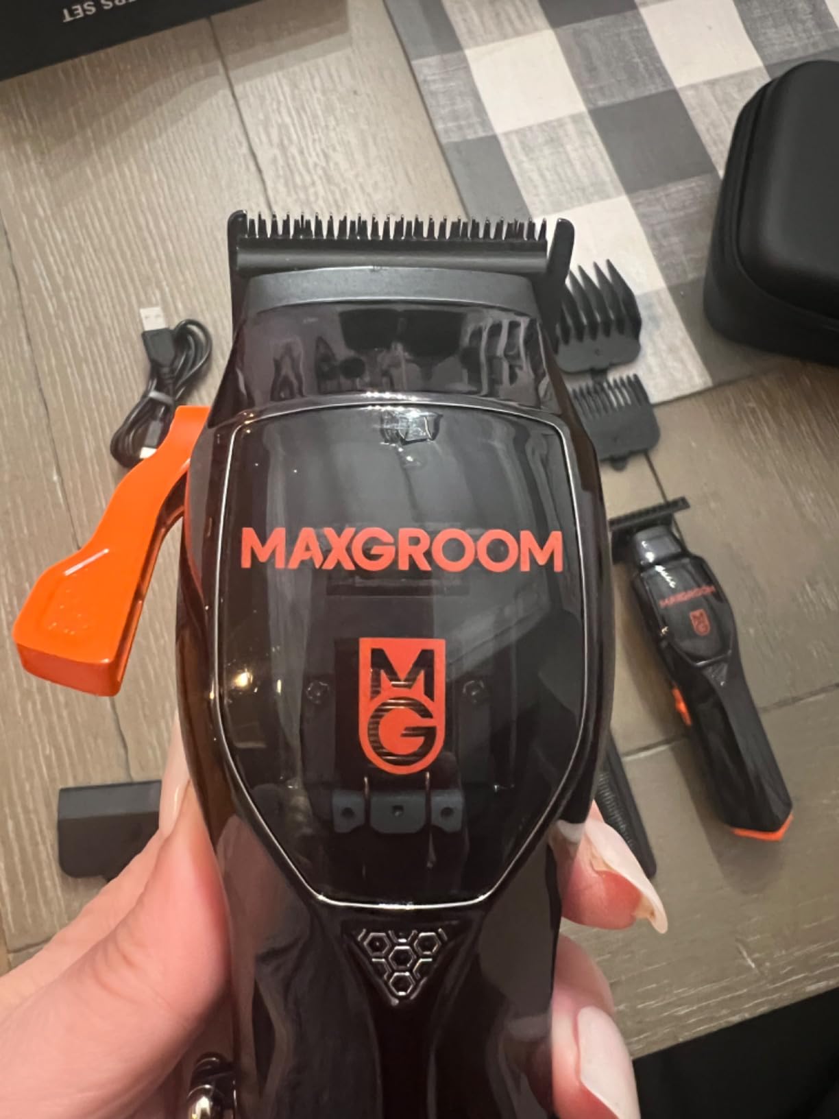 Professional Hair Clippers for Men, Premium Home Haircut Kit Cordless Hair Cutting Clippers and Trimmers Set, 9000RPM Magnetic Motor, DLC Blades, Perfect for Barber Fades & Family Use - Customer Photo 5