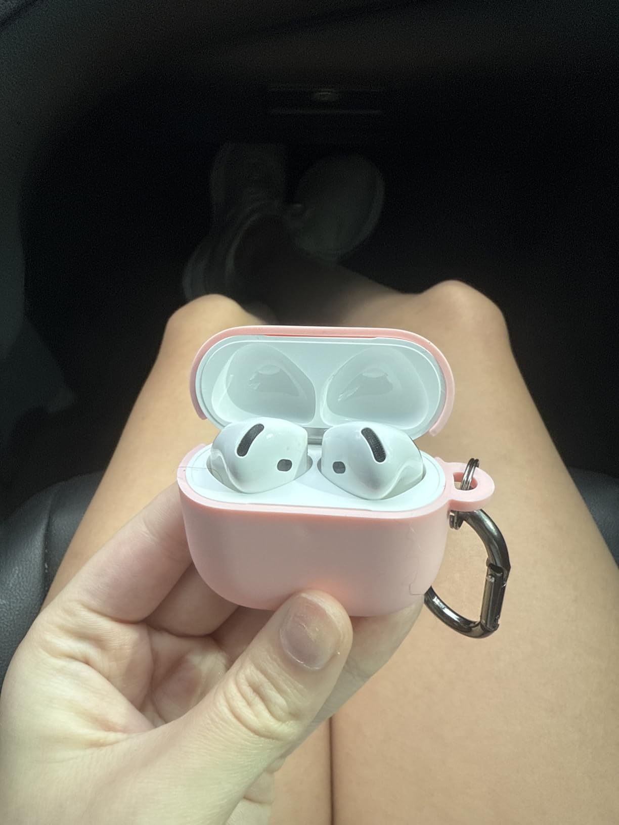 Apple AirPods 4 Wireless Earbuds, Bluetooth Headphones, Personalized Spatial Audio, Sweat and Water Resistant, USB-C Charging Case, H2 Chip, Up to 30 Hours of Battery Life, Effortless Setup for iPhone - Customer Photo 3