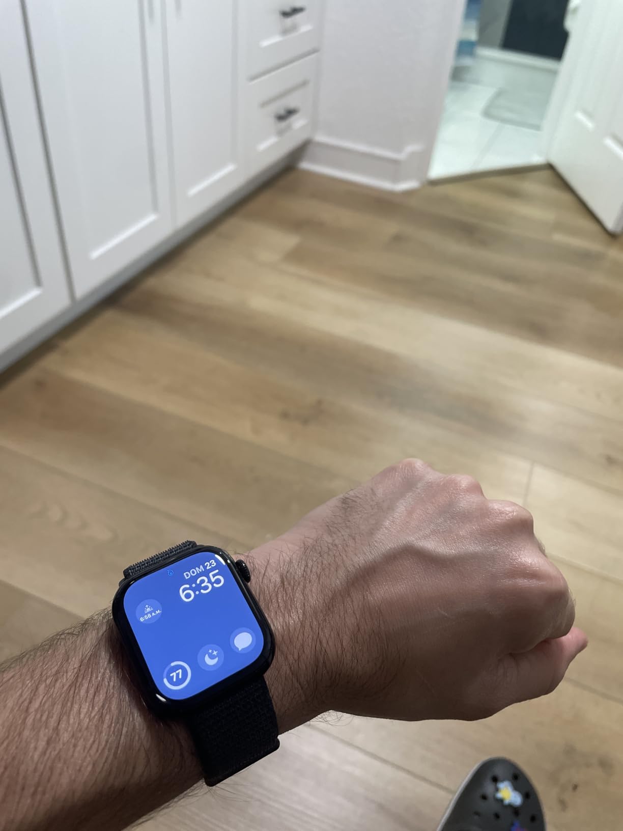 Apple Watch Series 10 [GPS 46mm case] Smartwatch with Jet Black Aluminum Case with Black Sport Band - M/L - Customer Photo 1