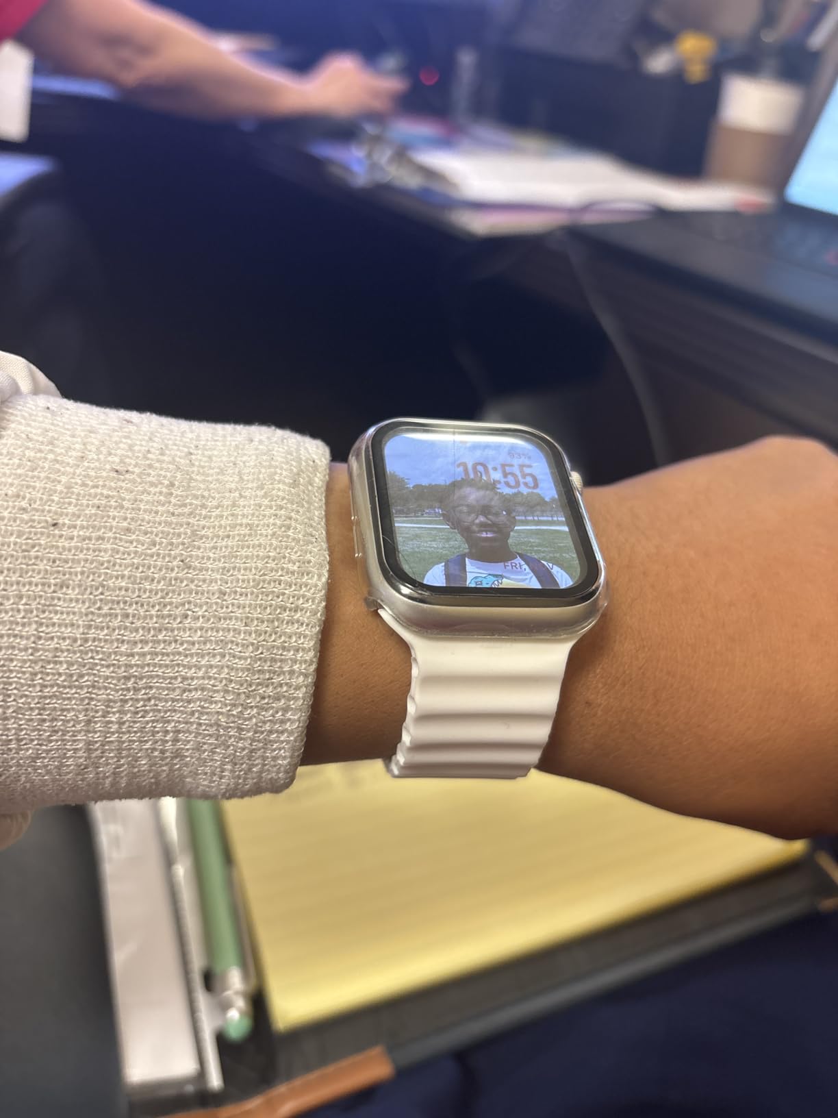 Apple Watch SE (2nd Gen) [GPS 40mm] Smartwatch with Midnight Aluminum Case with Midnight Sport Band S/M. Fitness and Sleep Trackers, Crash Detection, Heart Rate Monitor, Retina Display - Customer Photo 3