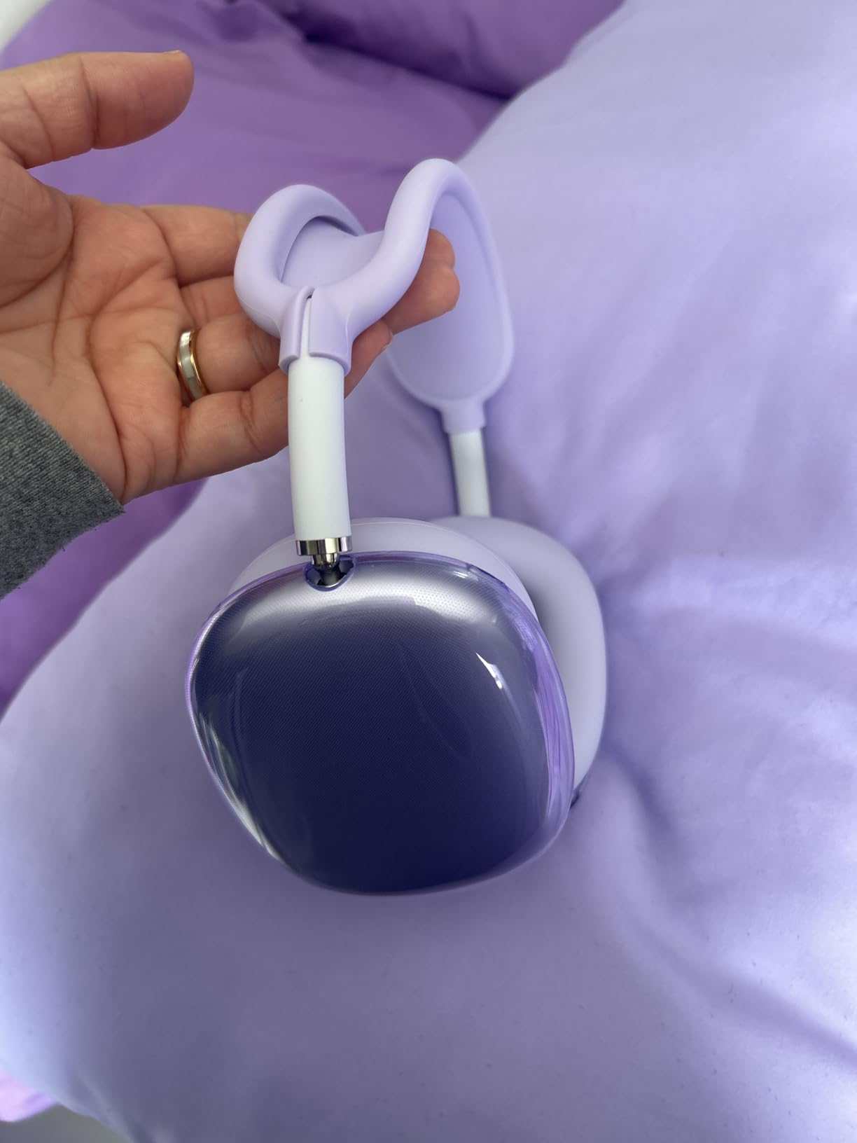 Apple AirPods Max Wireless Over-Ear Headphones, Pro-Level Active Noise Cancellation, Transparency Mode, Personalized Spatial Audio, USB-C Charging, Bluetooth Headphones for iPhone - Midnight - Customer Photo 1