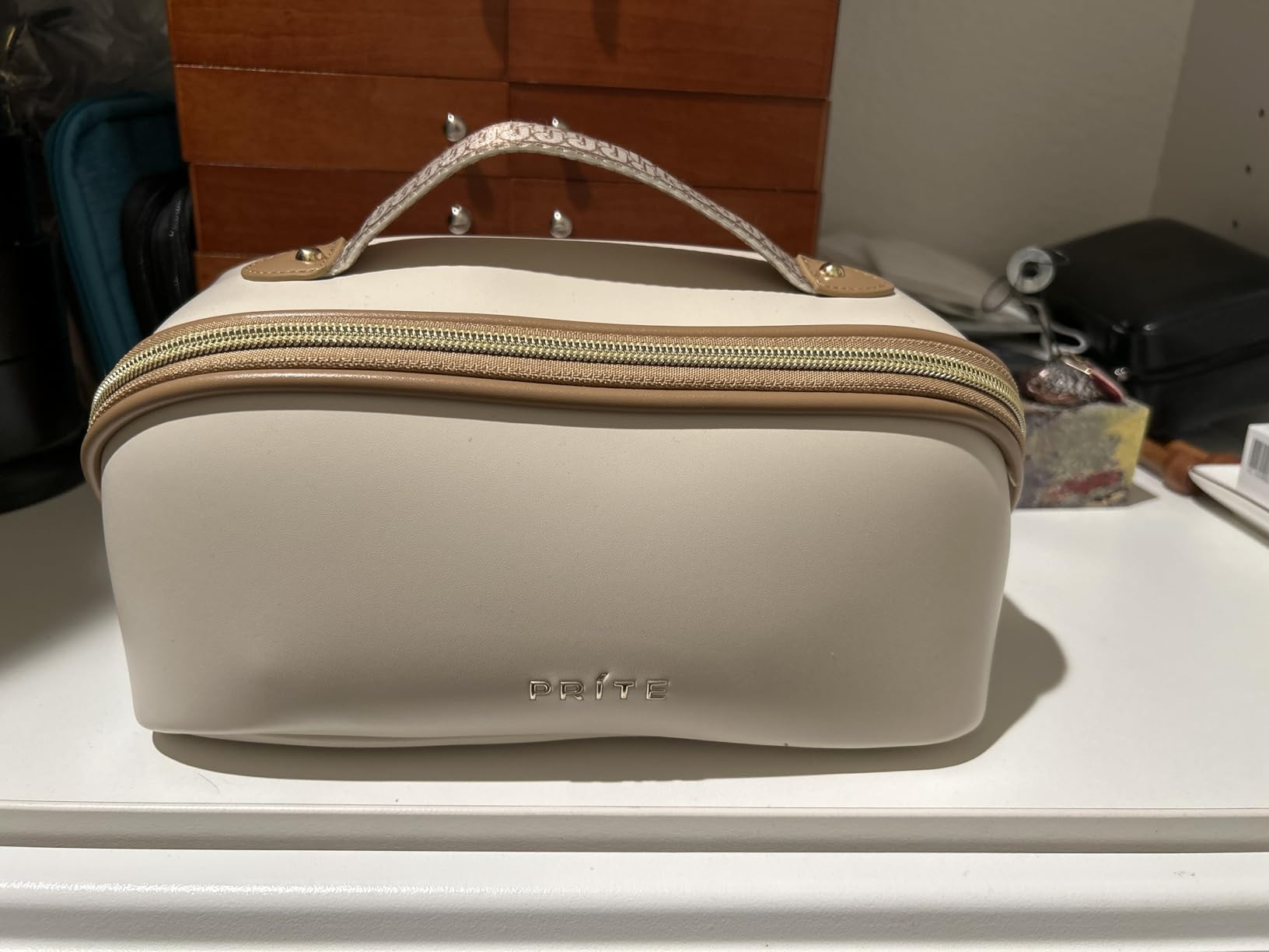 Prite Makeup Bag for Women Travel Waterproof Vegan Leather Cosmetic Bag Open Flat Toiletry Bag With Clear Divider and Handle (Large Beige) Customer Review Prite Makeup Bag for Women Travel Waterproof Vegan Leather Cosmetic Bag Open Flat Toiletry Bag With Clear Divider and Handle (Large Beige) - Customer Photo 1