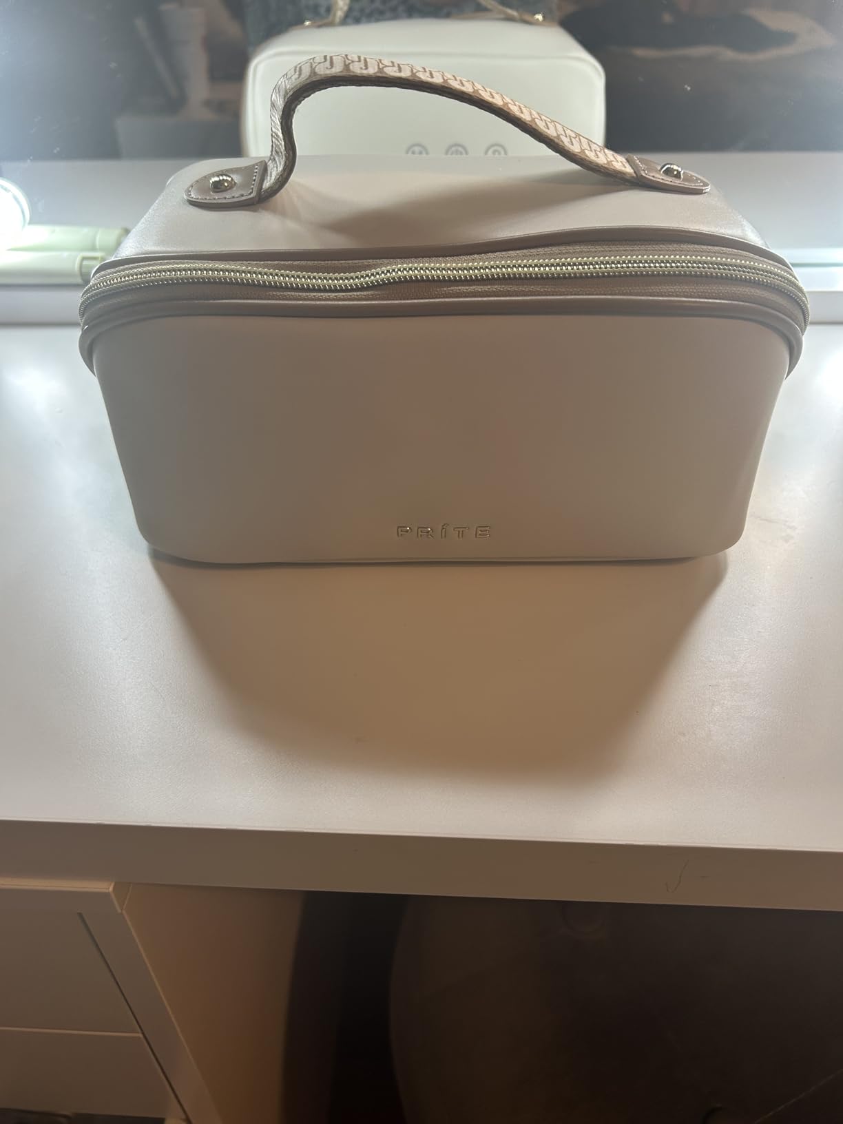 Prite Makeup Bag for Women Travel Waterproof Vegan Leather Cosmetic Bag Open Flat Toiletry Bag With Clear Divider and Handle (Large Beige) Customer Review Prite Makeup Bag for Women Travel Waterproof Vegan Leather Cosmetic Bag Open Flat Toiletry Bag With Clear Divider and Handle (Large Beige) - Customer Photo 2