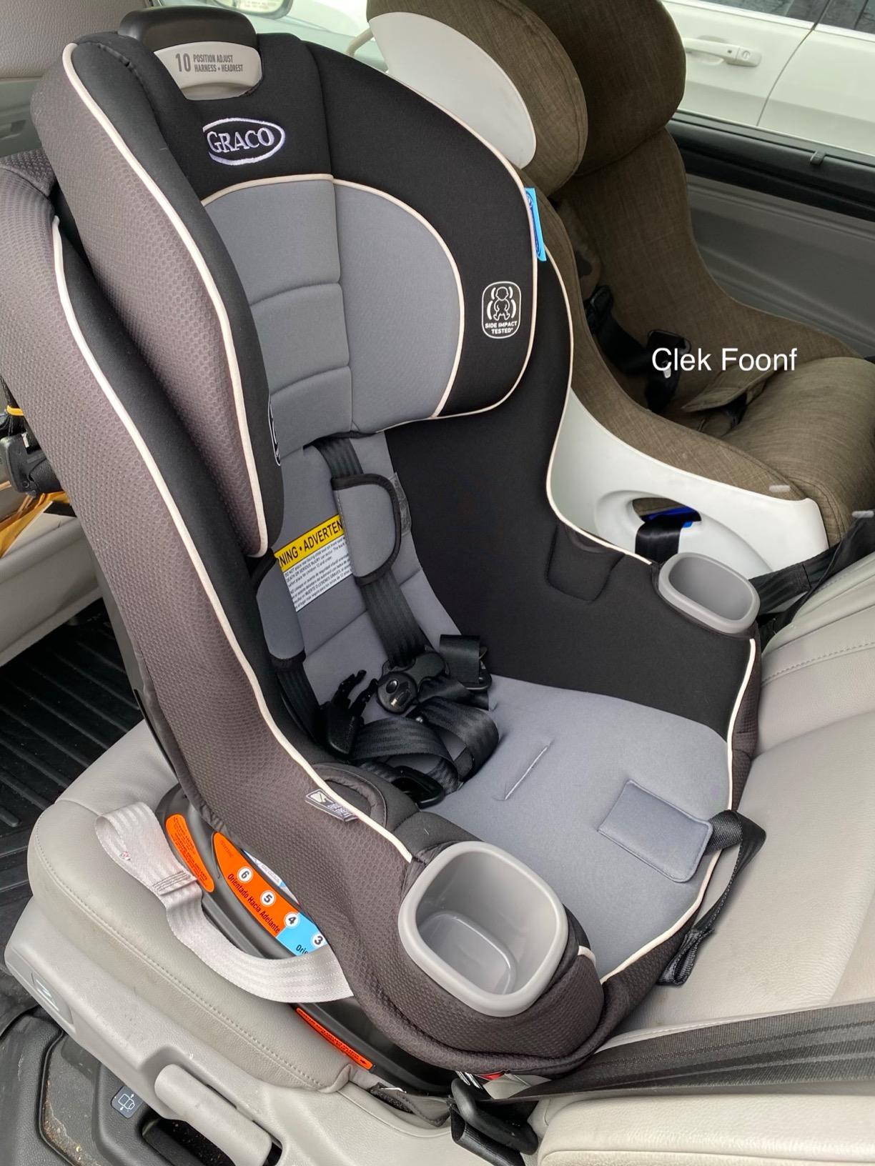 Graco Extend2Fit Convertible Baby Car Seat, Rear and Forward Facing, Adjustable Extension Panel for Extra Legroom, Gotham - Customer Photo 1