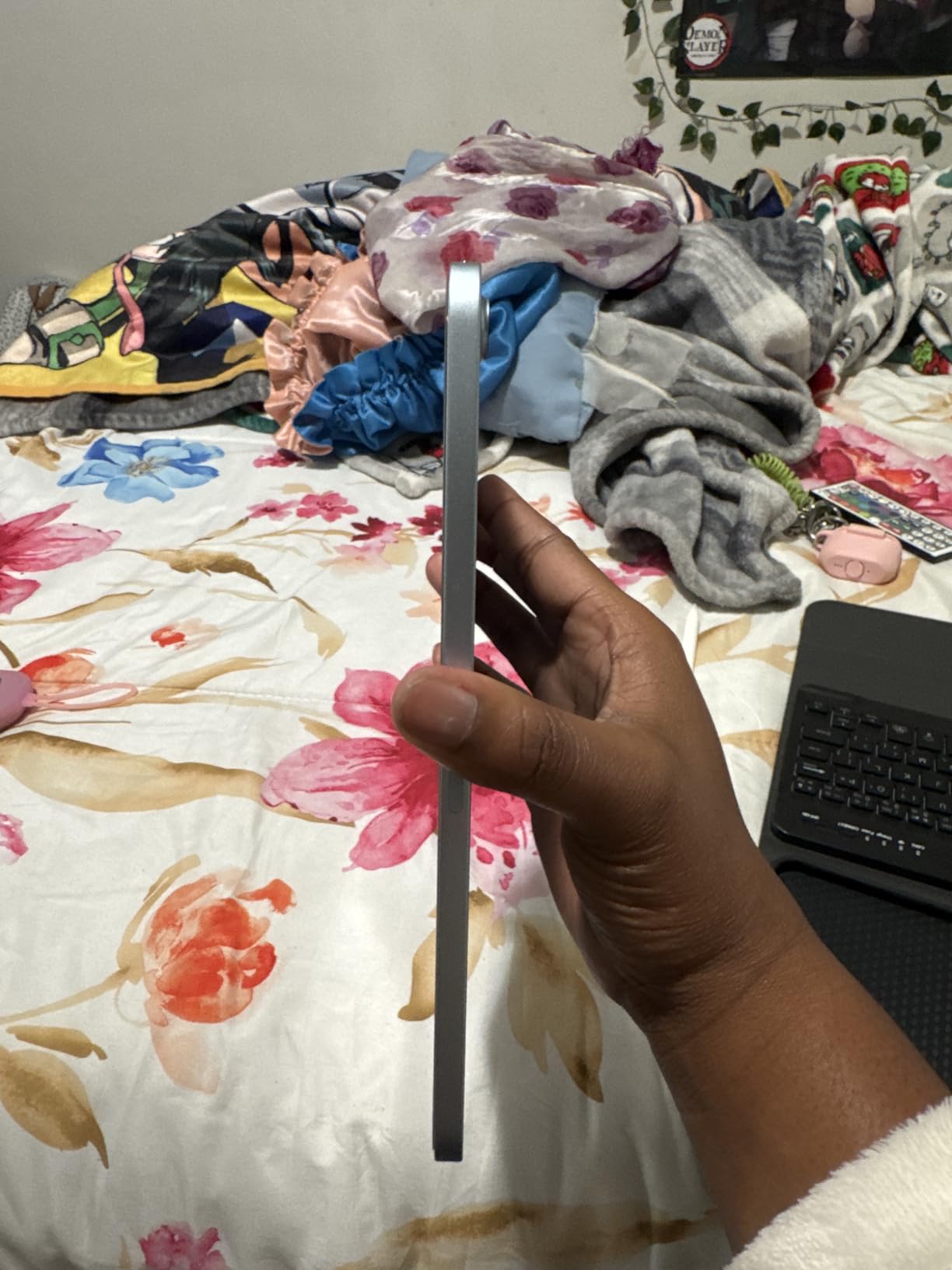 iPad mini (A17 Pro): Apple Intelligence, 8.3-inch Liquid Retina Display, 128GB, Wi-Fi 6E, 12MP Front/12MP Back Camera, Touch ID, All-Day Battery Life — Space Gray Customer Review iPad mini (A17 Pro): Apple Intelligence, 8.3-inch Liquid Retina Display, 128GB, Wi-Fi 6E, 12MP Front/12MP Back Camera, Touch ID, All-Day Battery Life — Space Gray - Customer Photo 3