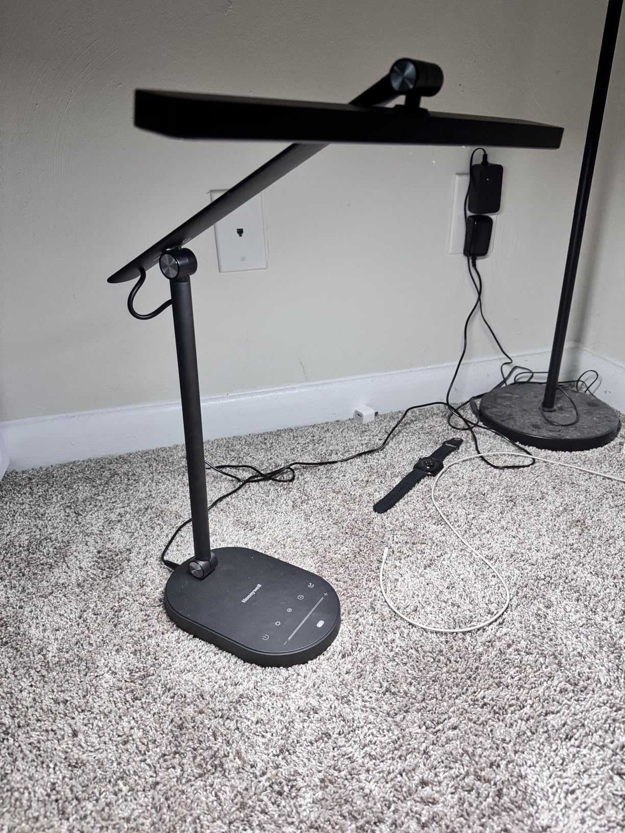 Honeywell Desk Lamp for Home Office, H4 Sunturalux™ Eye-Caring LED Desk Light, 700LM Dimmable Desk Lamp with Timer, Adjustable Desk Reading Light, Touch Auto Dimming Table Lamp for Study - Customer Photo 3