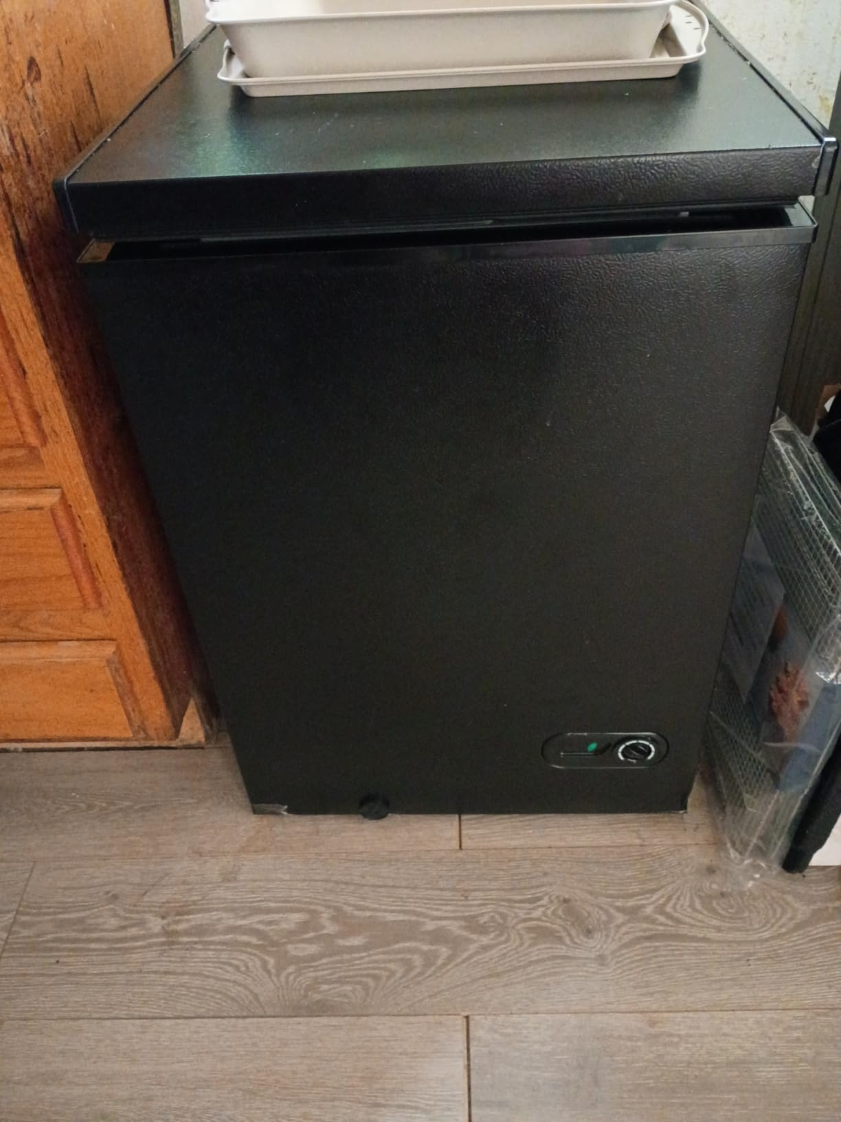 TABU 7.0 Cubic Feet Chest Freezer, Energy Saving Chest Deep Freezer with 7 Level Adjustable Thermostat, Top Opening Compact Freezer with Removable Storage Basket (Black) - Customer Photo 2