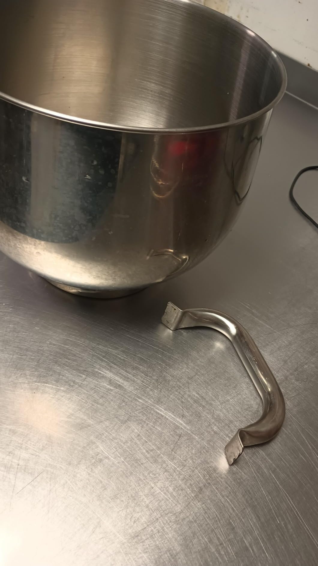 COOKLEE Stand Mixer, 9.5 Qt. 660W 10-Speed Electric Kitchen Mixer with Dishwasher-Safe Dough Hooks, Flat Beaters, Wire Whip & Pouring Shield Attachments for Most Home Cooks, Silver Customer Review COOKLEE Stand Mixer, 9.5 Qt. 660W 10-Speed Electric Kitchen Mixer with Dishwasher-Safe Dough Hooks, Flat Beaters, Wire Whip & Pouring Shield Attachments for Most Home Cooks, Silver - Customer Photo 4