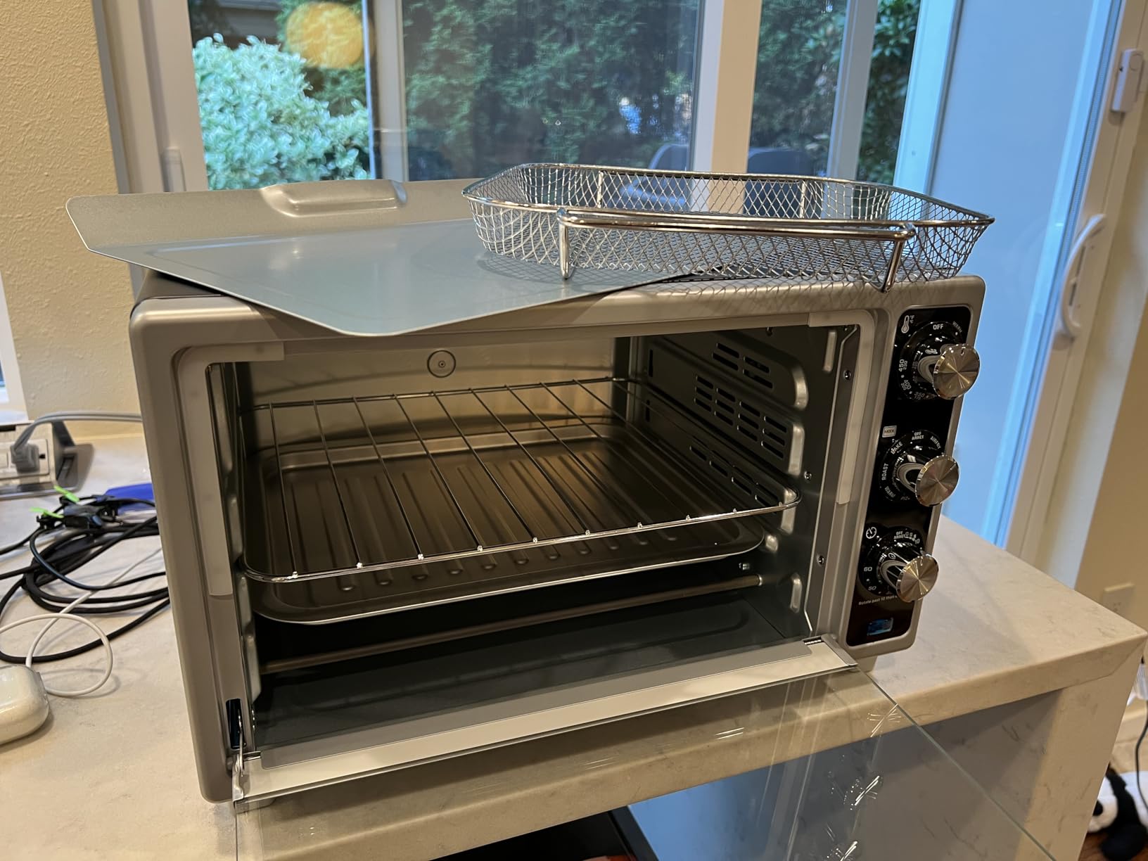 Amazon Basics 6-Slice 23-QT Toaster Oven with Built-In Air Fryer, 7-In-1 Cooking Options, 60-Min Timer & Adjustable Temperature (200℉ - 450℉), With Accessories, 1500W, Stainless Steel, Silver/Gray - Customer Photo 2