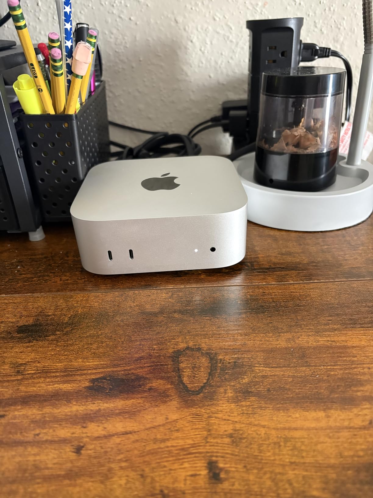 Apple 2024 Mac mini Desktop Computer with M4 chip with 10‑core CPU and 10‑core GPU: Built for Apple Intelligence, 16GB Unified Memory, 256GB SSD Storage, Gigabit Ethernet. Works with iPhone/iPad - Customer Photo 1