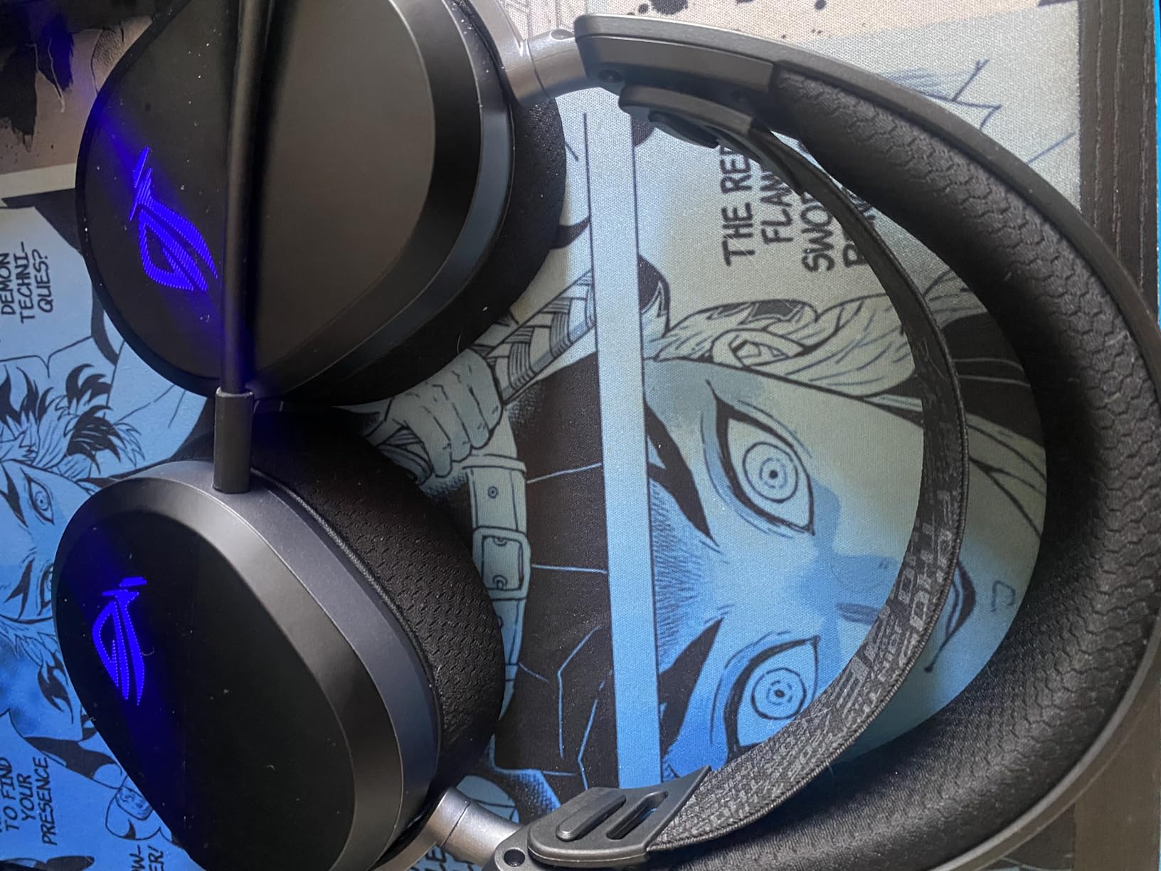 ROG Pelta Wireless Gaming Headset with Detachable Mic – Tri-Mode (BT, 2.4GHz, USB-C) 50mm Titanium-Plated Drivers, 70Hr Battery, Ergonomic, Lightweight, for PC, PS5, PS4, Switch, Mobile - Black - Customer Photo 2