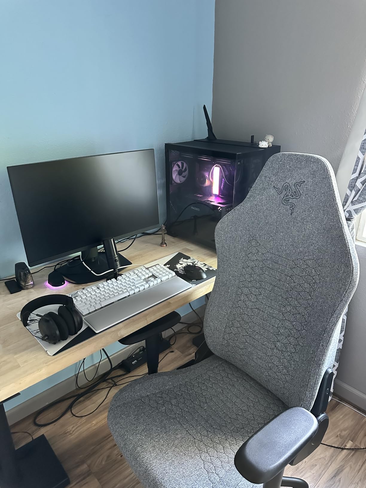 Iskur V2 X Ergonomic Gaming Chair: Built-in Lumbar Support - Widened Seat Base - High Density Foam Cushions - Adjustable 152 Degree Recline - 2D Armrests - Plush Fabric Finish - Black - Customer Photo 2