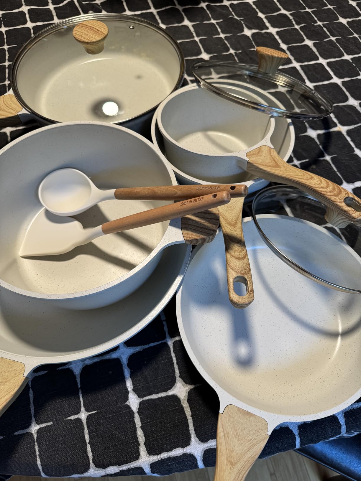 SENSARTE Nonstick Ceramic Cookware Set 16-Piece, Healthy Pots and Pans Set, Non-toxic Kitchen Cooking Set with Stay-Cool Handles, Silicone Utensils and Pot Protectors, PFAS/PTFE/PFOA Free Customer Review SENSARTE Nonstick Ceramic Cookware Set 16-Piece, Healthy Pots and Pans Set, Non-toxic Kitchen Cooking Set with Stay-Cool Handles, Silicone Utensils and Pot Protectors, PFAS/PTFE/PFOA Free - Customer Photo 1