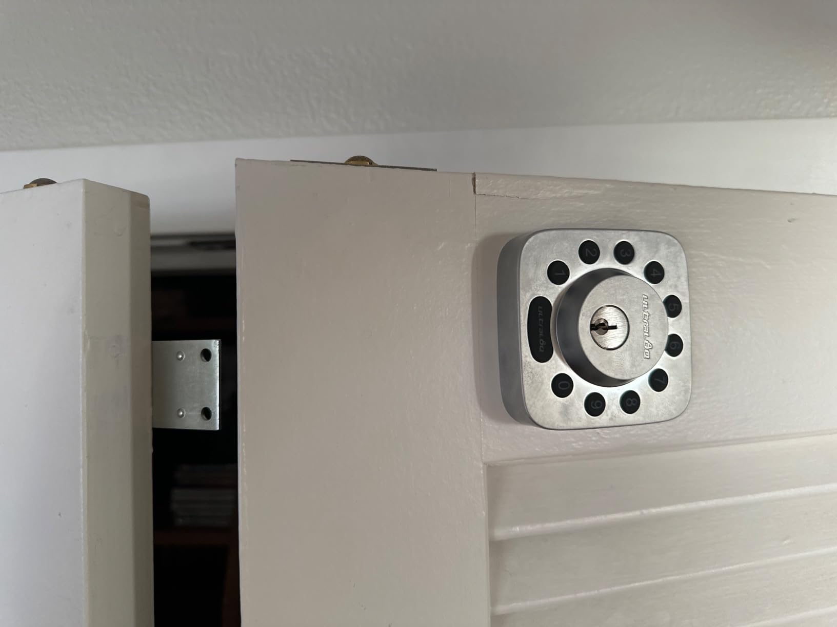 ULTRALOQ Bolt Fingerprint WiFi Smart Lock, Works with Apple Home, Siri, Alexa, 8-in-1 Keyless Entry with Fingerprint ID, App Remote Control, Keypad Deadbolt, BHMA Cert., Easy Install, 10 Mo. Battery Customer Review ULTRALOQ Bolt Fingerprint WiFi Smart Lock, Works with Apple Home, Siri, Alexa, 8-in-1 Keyless Entry with Fingerprint ID, App Remote Control, Keypad Deadbolt, BHMA Cert., Easy Install, 10 Mo. Battery - Customer Photo 2