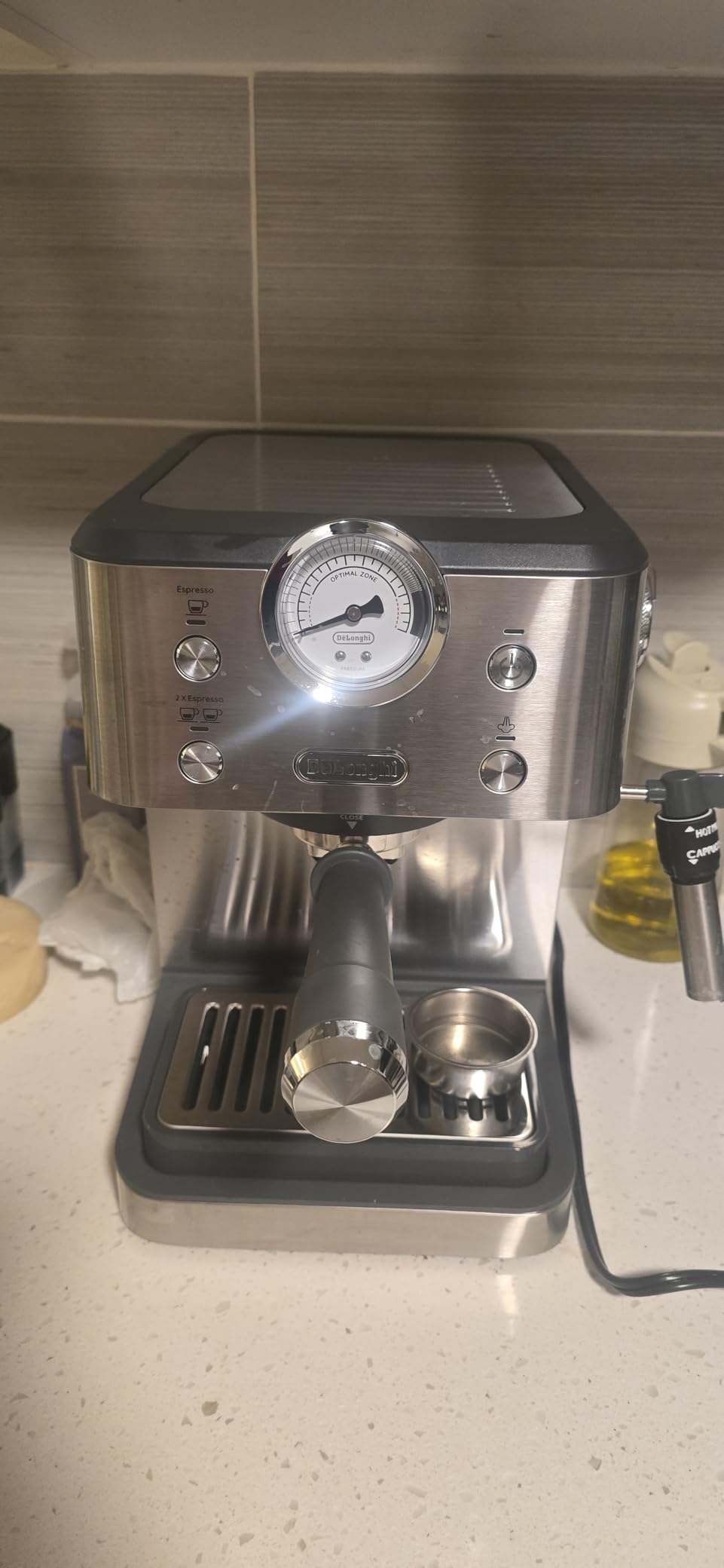 De'Longhi Classic Espresso Machine with Milk Frother, 15-Bar Pump & Temperature Control - Barista Coffee Maker Kit for Espresso, Latte, Cappuccino & Iced - Customer Photo 1