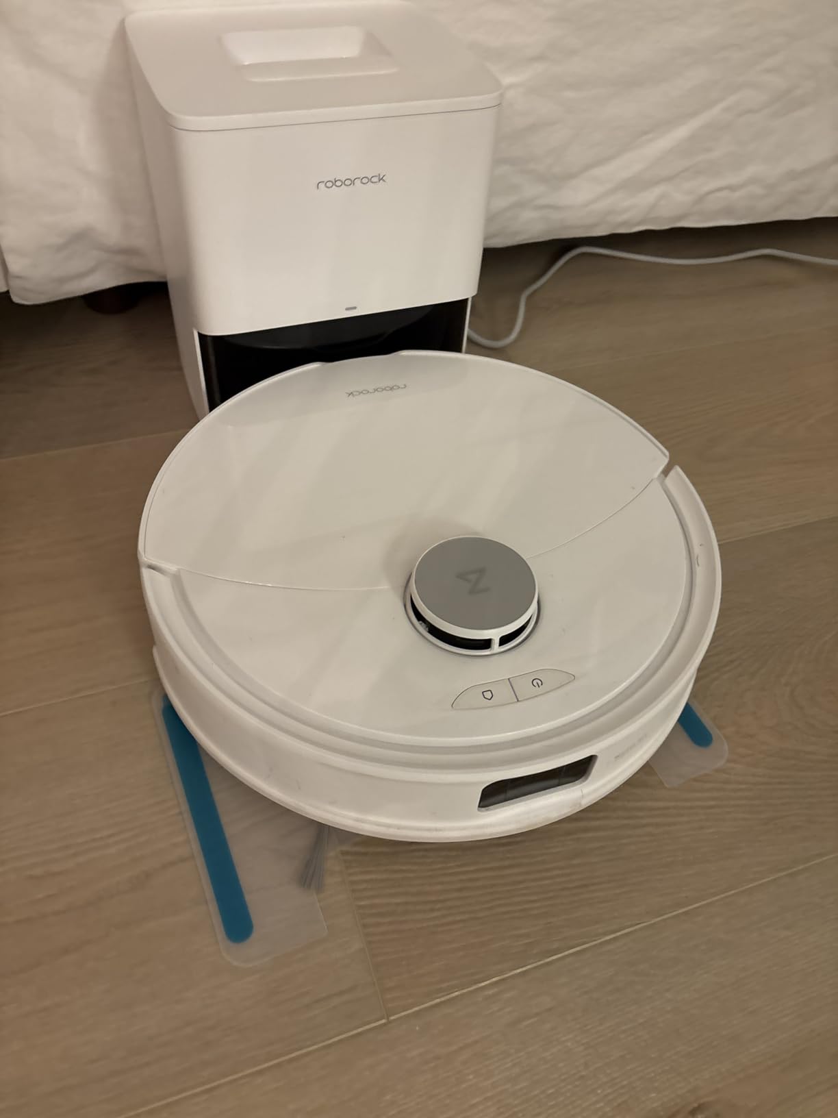 roborock Q10 S5 Robot Vacuum and Mop Cleaner, 10000Pa HyperForce Suction, Dual Anti-Tangle System, Auto-Lifting Mop, ReactiveTech Obstacle Avoidance, App Control, for Pet Hair and Carpet, Black - Customer Photo 3