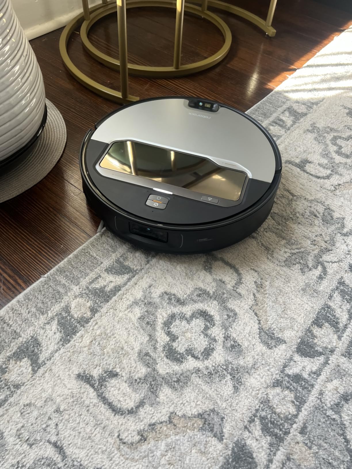 roborock Saros Z70 Robot Vacuum and Mop, OmniGrip Arm, AI-Powered, 22,000Pa Suction, 3.14'' Ultra Slim, FlexiArm Riser Technology, AdaptiLift Chassis, Obstacle Avoidance, Auto Mop Washing & Drying - Customer Photo 2