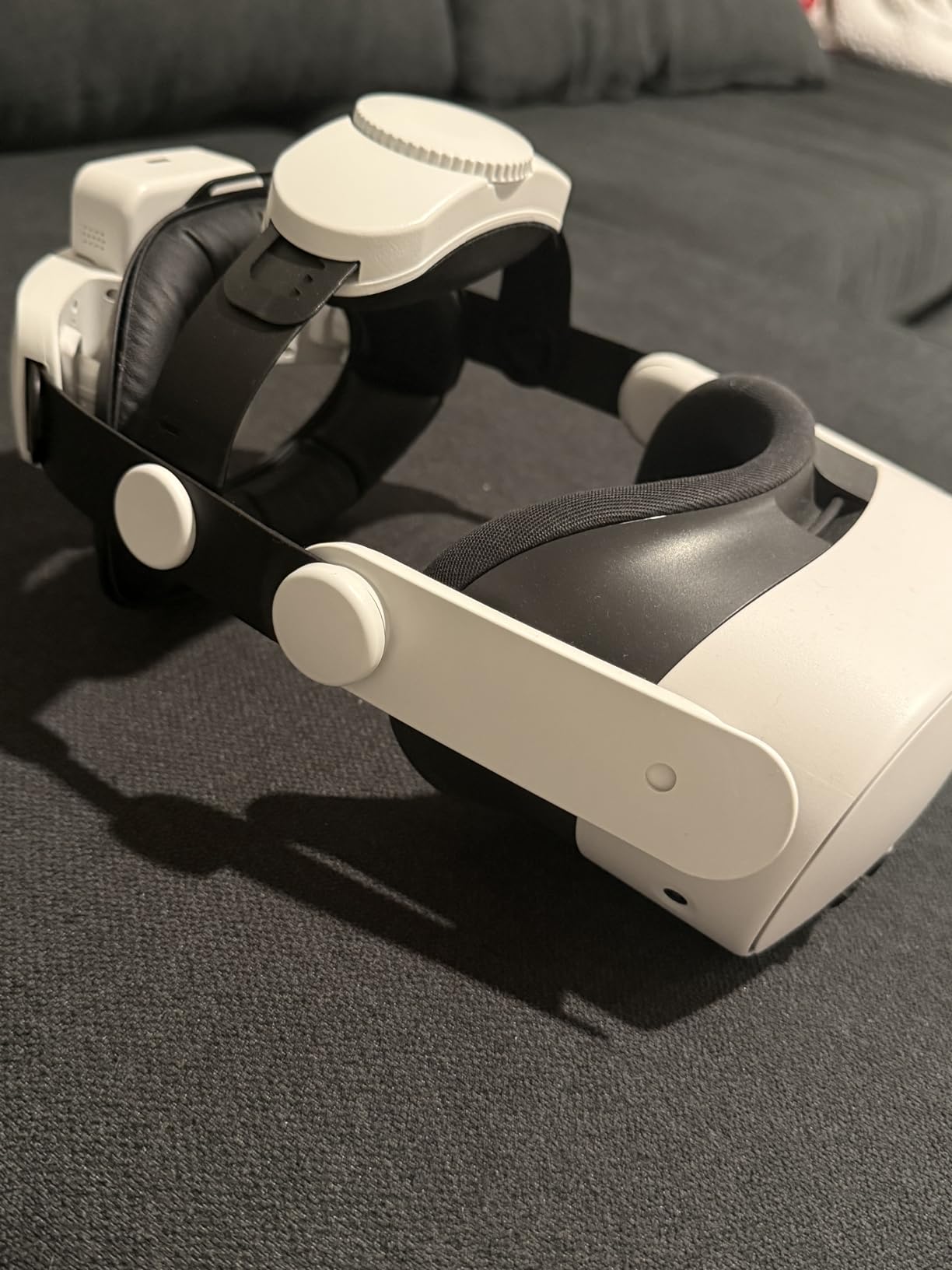 Kawaye for Meta Quest 3S/Quest 2/Quest 3 Head Strap with 7500mAh Hot-Swap Battery, Double Knobs Adjustable VR Headset Strap Enhanced Support&Comfort&Reduce Pressure Customer Review Kawaye for Meta Quest 3S/Quest 2/Quest 3 Head Strap with 7500mAh Hot-Swap Battery, Double Knobs Adjustable VR Headset Strap Enhanced Support&Comfort&Reduce Pressure - Customer Photo 1