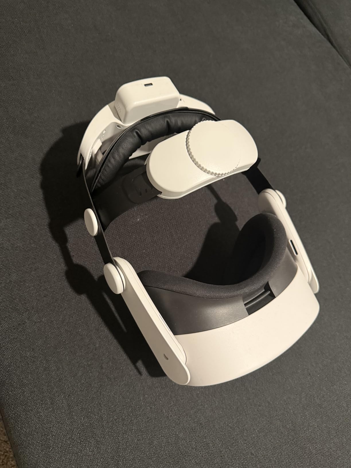 Kawaye for Meta Quest 3S/Quest 2/Quest 3 Head Strap with 7500mAh Hot-Swap Battery, Double Knobs Adjustable VR Headset Strap Enhanced Support&Comfort&Reduce Pressure Customer Review Kawaye for Meta Quest 3S/Quest 2/Quest 3 Head Strap with 7500mAh Hot-Swap Battery, Double Knobs Adjustable VR Headset Strap Enhanced Support&Comfort&Reduce Pressure - Customer Photo 2