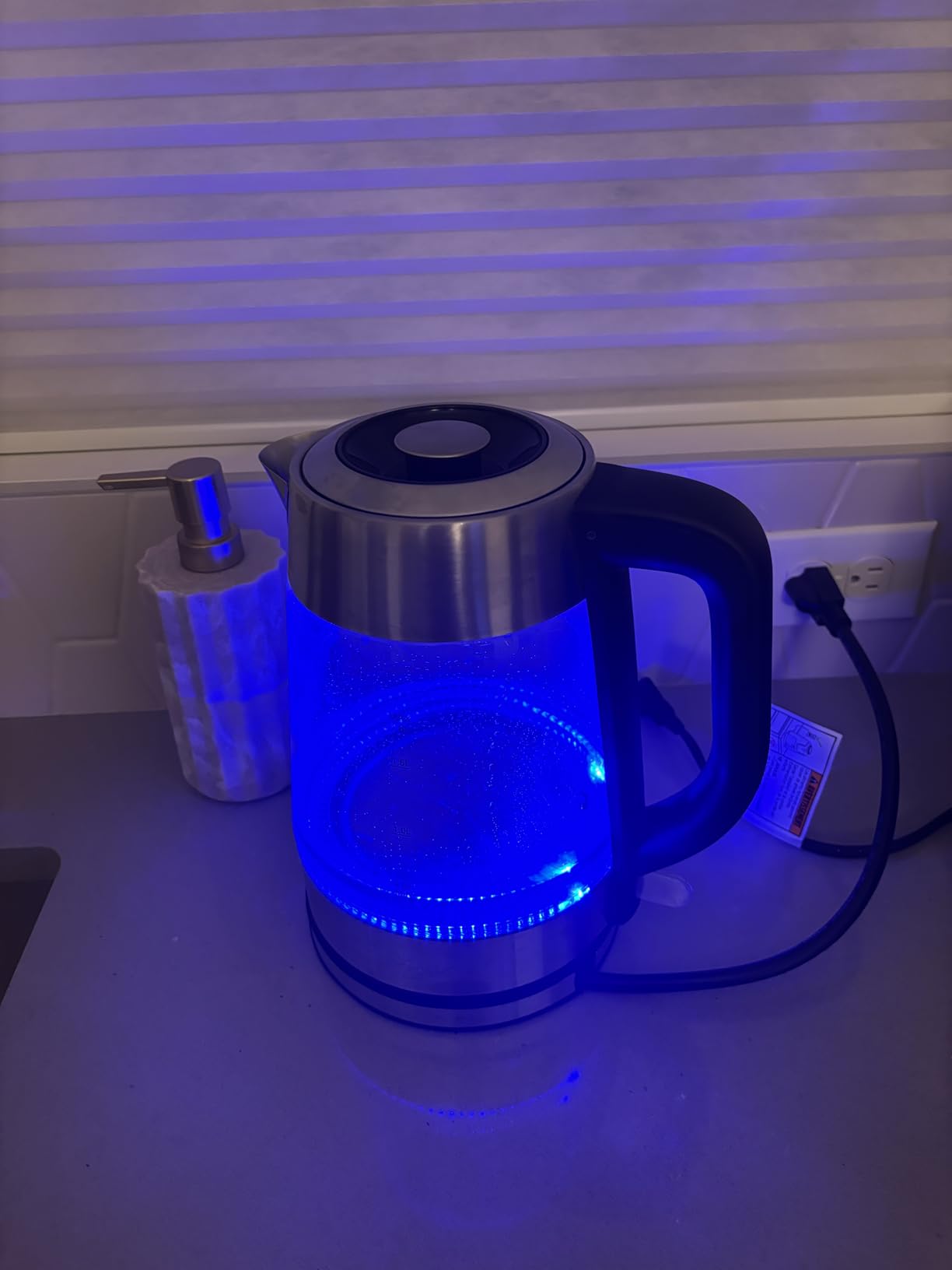 Mueller Rapid Boil Electric Tea Kettle 1.8L – Borosilicate Glass & Stainless Steel – BPA-Free Hot Water Boiler, LED Light, Auto Shut-Off, Boil Dry Protection Fast Water Heater – Kitchen Appliances Customer Review Mueller Rapid Boil Electric Tea Kettle 1.8L – Borosilicate Glass & Stainless Steel – BPA-Free Hot Water Boiler, LED Light, Auto Shut-Off, Boil Dry Protection Fast Water Heater – Kitchen Appliances - Customer Photo 1