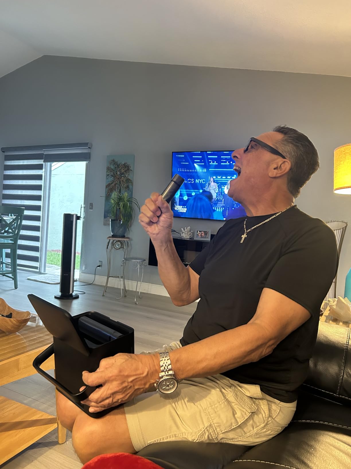 Ikarao Karaoke Machine for Adults, with Lyrics Display and Screen, Karaoke System for YouTube, 2 Wireless Microphones, Autotune & Echo, KaraFun Prime, Portable Karaoke Speaker for Home Outdoor Party - Customer Photo 1