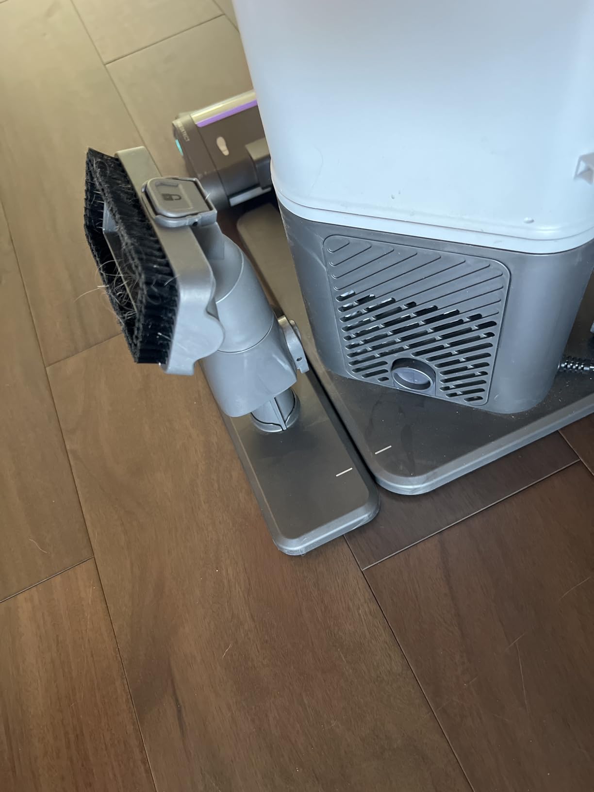 Shark PowerDetect Pet Plus Clean & Empty Cordless Stick Vacuum & Auto-Empty System, Powerful Suction, HEPA Filtration, Carpet & Hard Floor, Portable, Stick Vacuum for Pet Hair, Dark Gray, IP3253 - Customer Photo 3