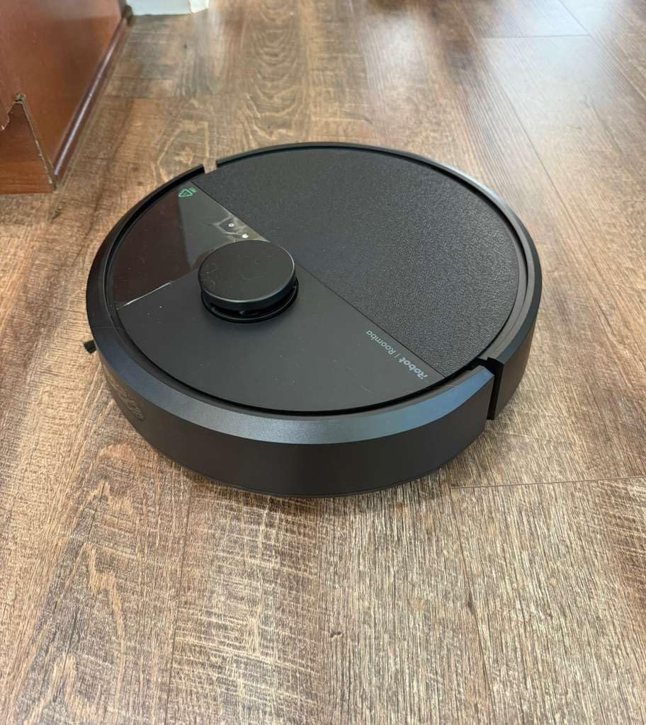 iRobot Roomba Plus 405 (G185) Combo Robot Vacuum & Mop with AutoWash Dock - Spinning Mop Pads, Self-Empties, Pad Washing & Drying, Self-Cleaning, Pad-Lift, LiDAR Navigation - Customer Photo 4