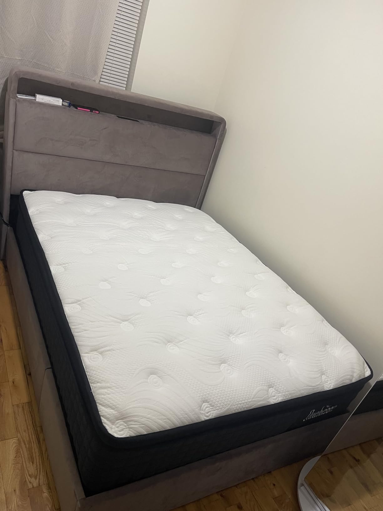 Queen Mattress, 14 Inch Hybrid Mattresses Black with Gel Memory Foam and Individually Pocket Innerspring Euro Top Medium Firm for Motion Isolation, Edge Support, 100 Night Trial - Customer Photo 2