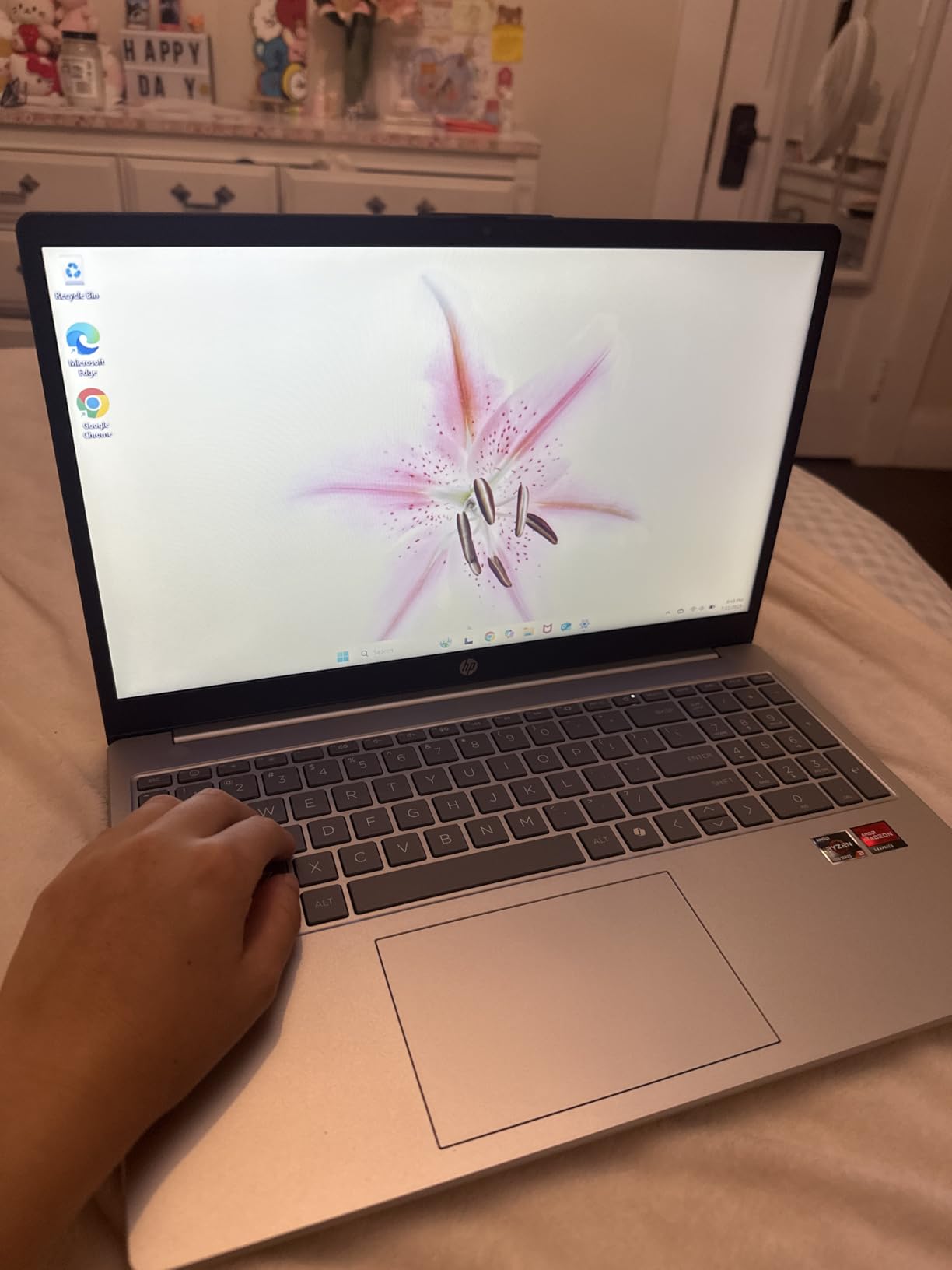 HP 15.6 inch Laptop, HD Touchscreen Display, AMD Ryzen 5 7520U, 8 GB RAM, 512 GB SSD, AMD Radeon Graphics, Windows 11 Home, Natural Silver, 15-fc0499nr - Customer Photo 3