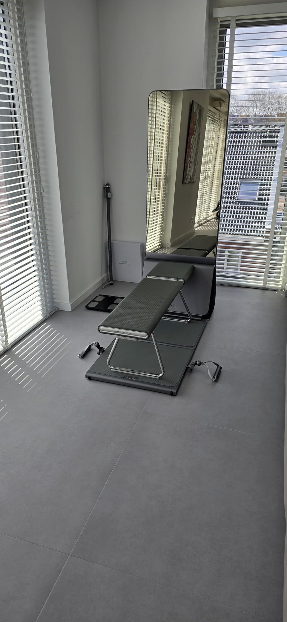 AEKE Fitness Mirror K1- Smart Home Gym System: AI-Powered All-in-One Fitness Machine for Full-Body Strength Training and Personalized Workouts - Customer Photo 1