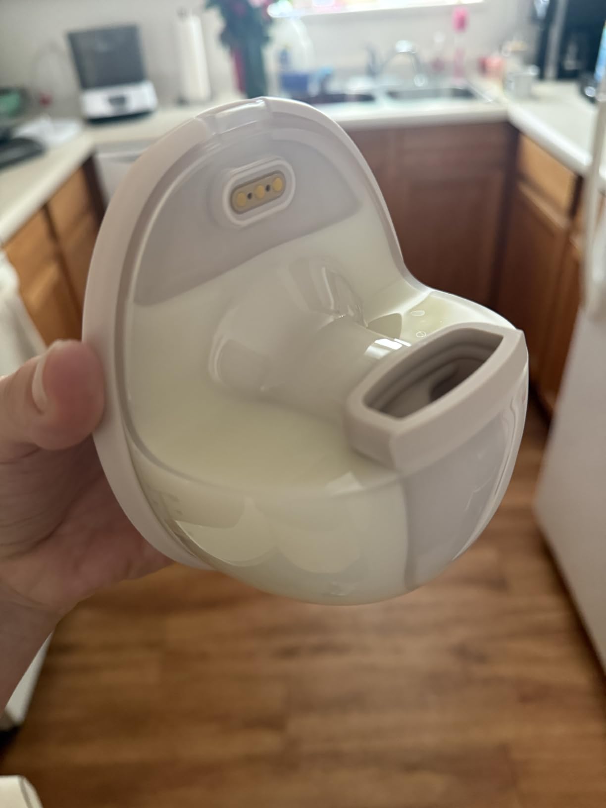 eufy Security Heated Breast Pump Hands-Free E20, Wearable with Innovative HeatFlow, 3 Heat Levels, Optimized Rhythm via App, Hospital-Grade Suction, Leakproof, Ultra-Slim and Quiet for in-Bra Use - Customer Photo 2
