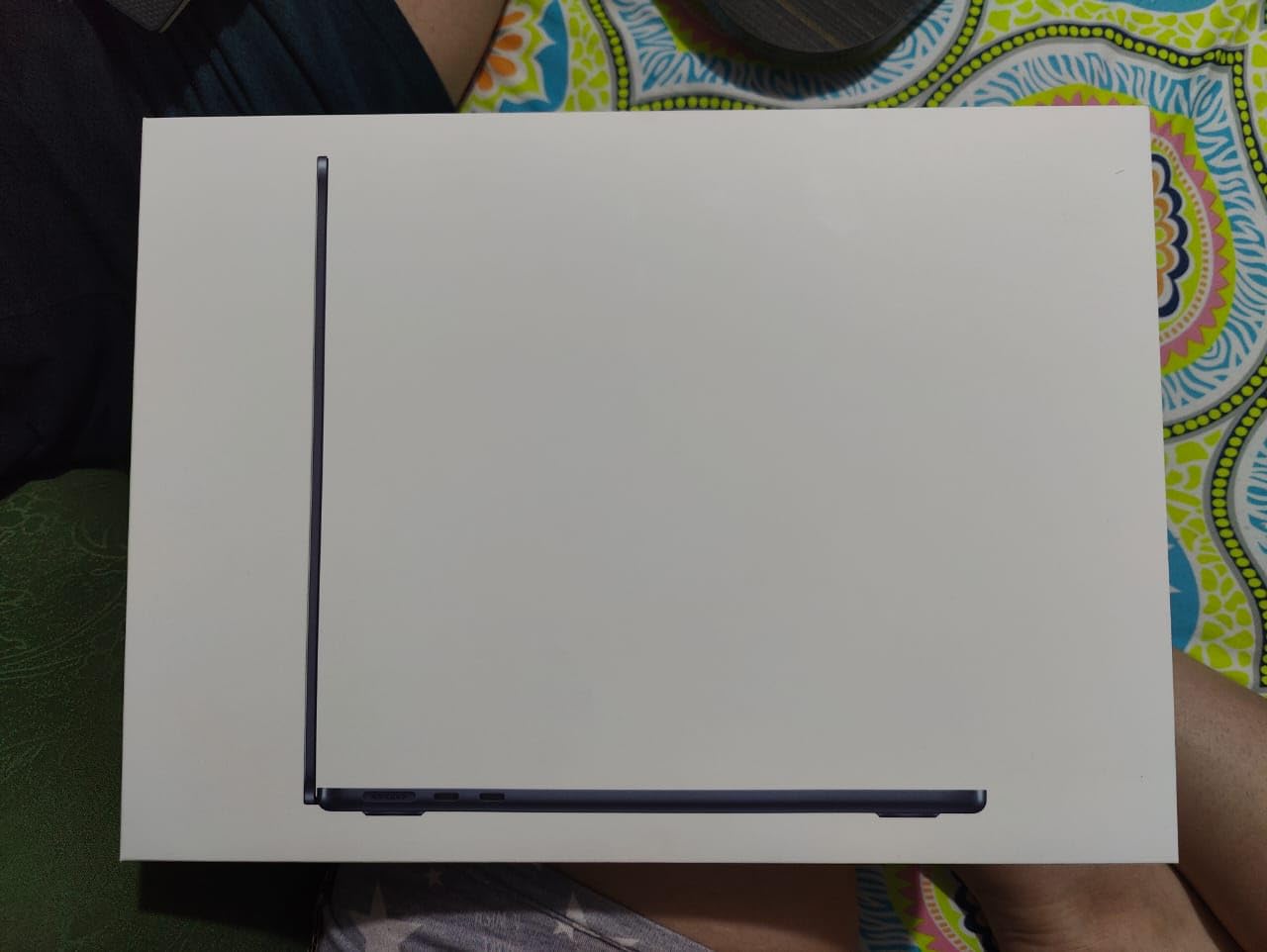 2025 MacBook Air 13-inch Laptop with M4 chip: Built for Apple Intelligence, 13.6-inch Liquid Retina Display, 16GB Unified Memory, 256GB SSD Storage, 12MP Center Stage Camera, Touch ID; Midnight - Customer Photo 2