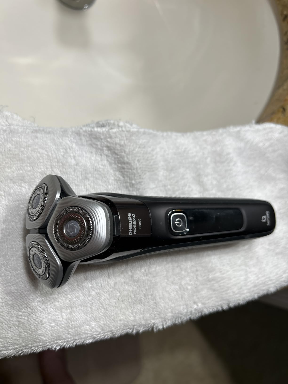 Philips Norelco Shaver i9000, Wet & Dry Electric Shaver, Ink Black, SenseIQ Technology, Triple Lift & Cut System, 360 Rotating Dual SteelPrecision Precision Blades, Nose Trimmer, Model X9000/90 - Customer Photo 1