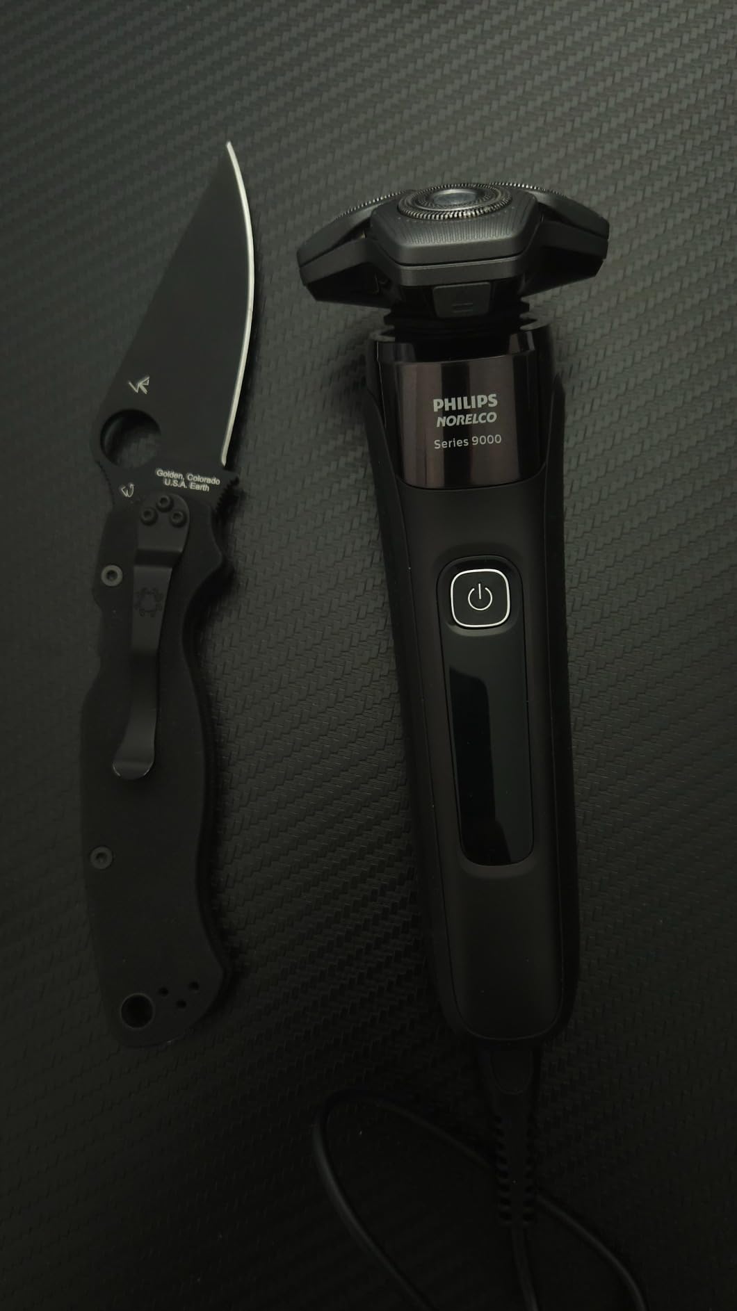 Philips Norelco Shaver i9000, Wet & Dry Electric Shaver, Ink Black, SenseIQ Technology, Triple Lift & Cut System, 360 Rotating Dual SteelPrecision Precision Blades, Nose Trimmer, Model X9000/90 - Customer Photo 2