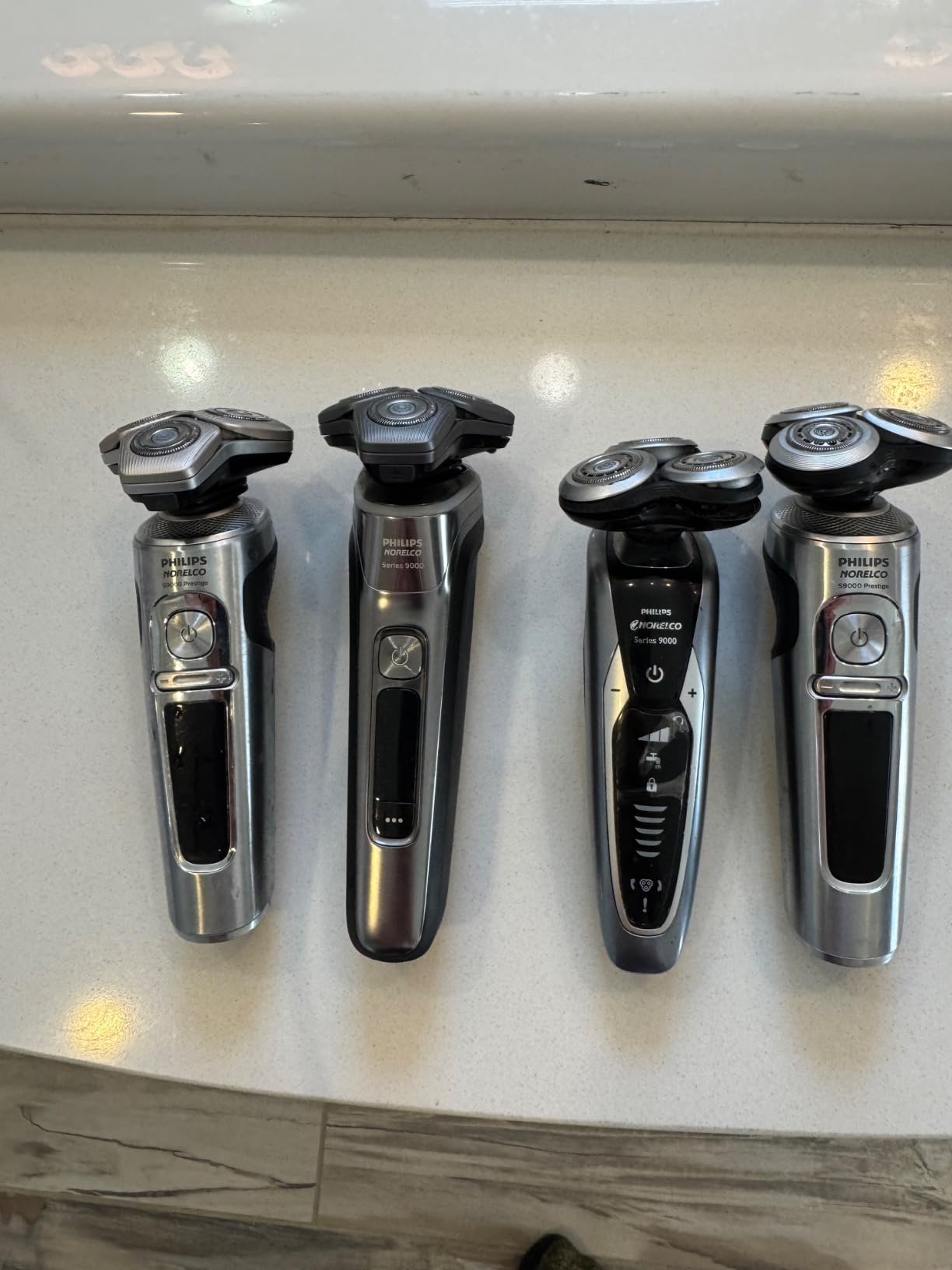 Philips Norelco Shaver i9000, Wet & Dry Electric Shaver, Taubenblau, SenseIQ Technology, Triple Lift & Cut System, 360 Rotating Dual SteelPrecision Precision Blades, Beard Styler, Model X9001/91 - Customer Photo 1