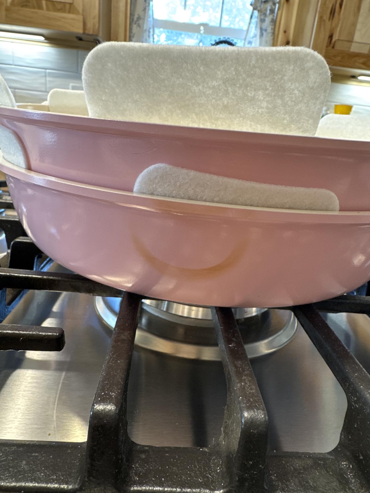 Astercook 21 Pcs Pots and Pans Non Stick Ceramic Cookware Set, Detachable Handles, RV Kitchen Cooking Set, Oven Safe, Induction Ready, Stackable, Pink Customer Review Astercook 21 Pcs Pots and Pans Non Stick Ceramic Cookware Set, Detachable Handles, RV Kitchen Cooking Set, Oven Safe, Induction Ready, Stackable, Pink - Customer Photo 1