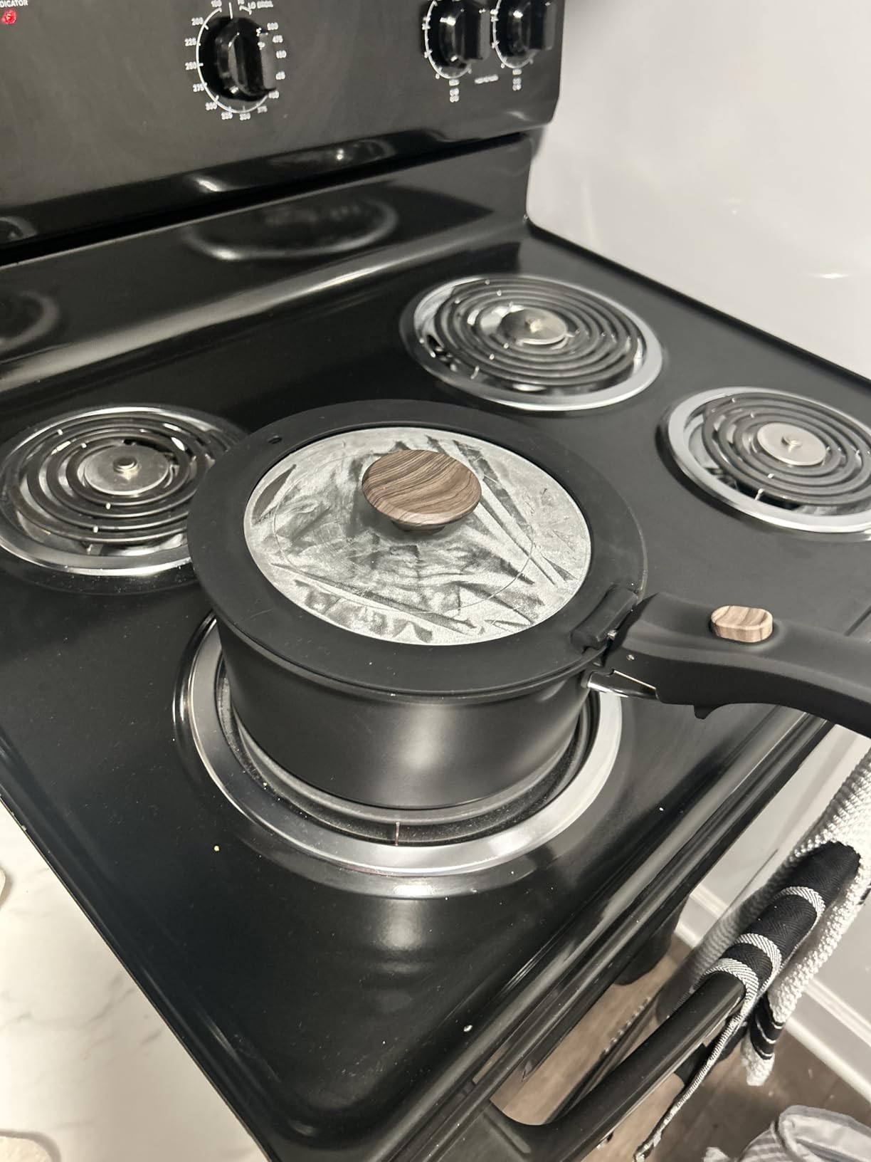 Astercook Non Stick RV Pots and Pans Ceramic Kitchen Cookware Set with Detachable/Removable Handle, Oven Safe, Induction Ready, Stackable, Black, 21 pcs Customer Review Astercook Non Stick RV Pots and Pans Ceramic Kitchen Cookware Set with Detachable/Removable Handle, Oven Safe, Induction Ready, Stackable, Black, 21 pcs - Customer Photo 2