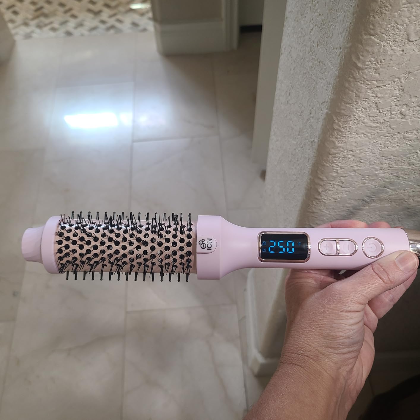 Prizm Infrared Thermal Brush Curling Brush, 1.5 Inch Ionic Heated Round Brush for Blowout Look, 4 Temp Settings & LED Display, Anti-Scald Design, Dual Voltage Hot Brushes for Voluminous Curls, Gold - Customer Photo 2