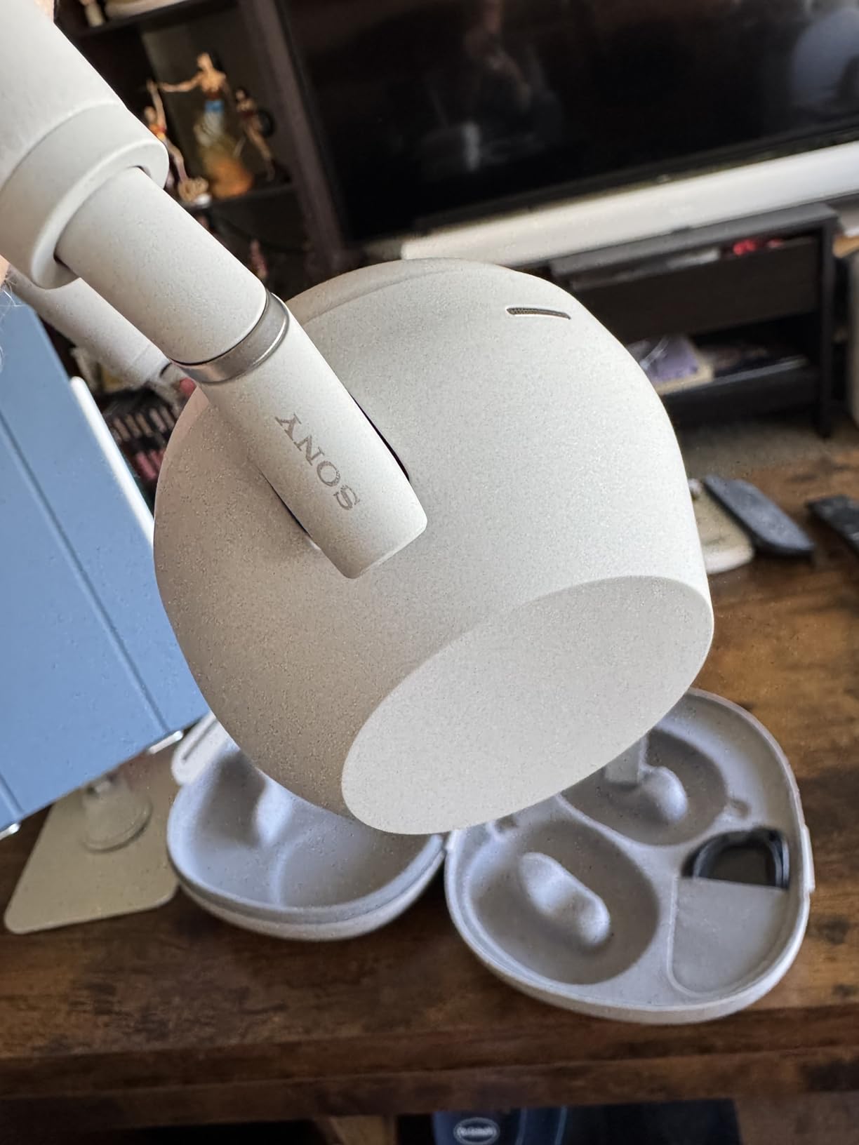 WH-1000XM6 The Best Noise Canceling Wireless Headphones, HD NC Processor QN3, 12 Microphones, Adaptive NC Optimizer, Mastered by Engineers, Studio-Quality, 30-Hour Battery, Midnight Blue Customer Review WH-1000XM6 The Best Noise Canceling Wireless Headphones, HD NC Processor QN3, 12 Microphones, Adaptive NC Optimizer, Mastered by Engineers, Studio-Quality, 30-Hour Battery, Midnight Blue - Customer Photo 2