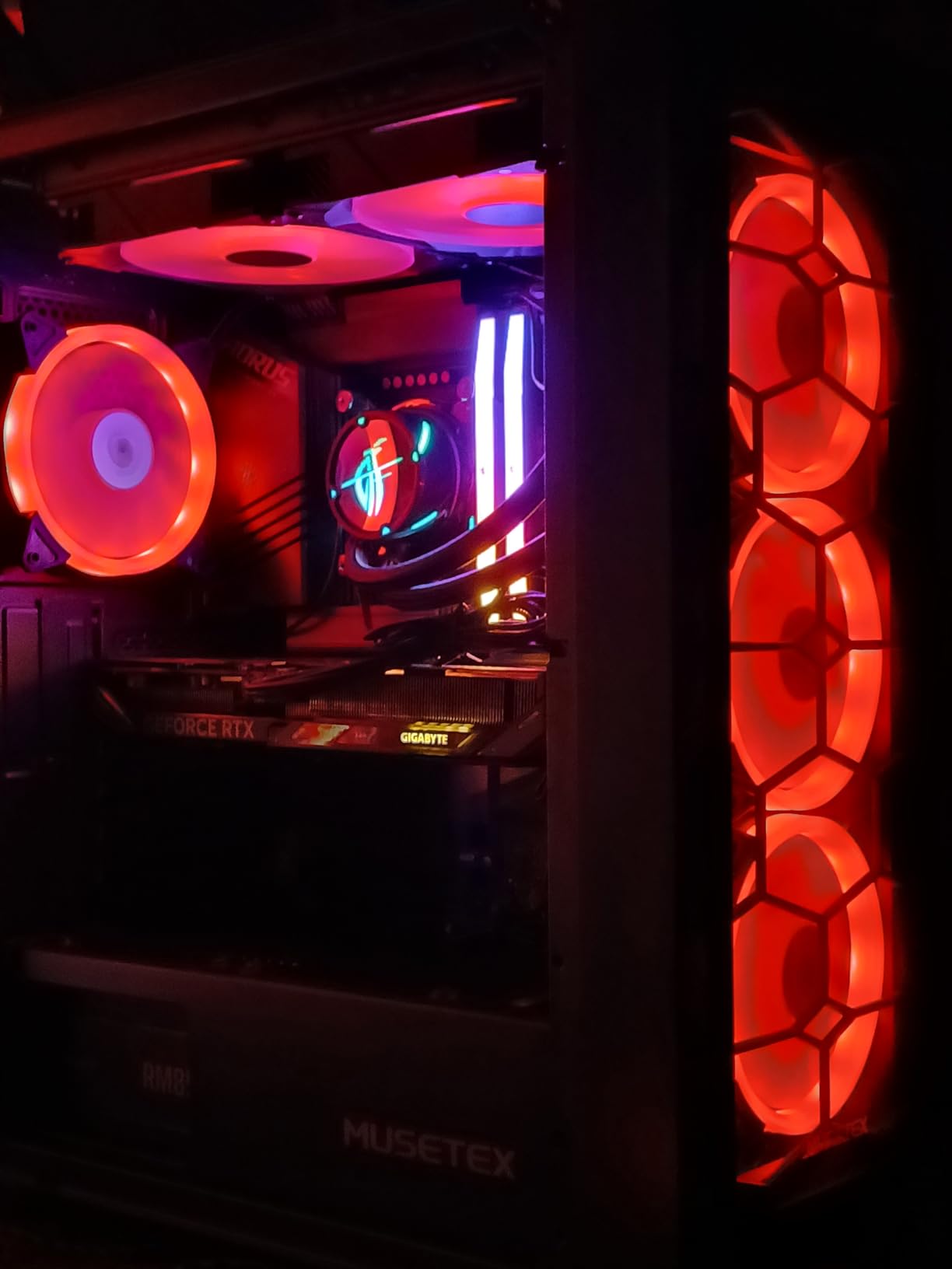 GIGABYTE GeForce RTX 5060 Ti WINDFORCE OC 16G Graphics Card, 16GB 128-bit GDDR7, PCIe 5.0, WINDFORCE Cooling System, GV-N506TWF2OC-16GD Video Card Customer Review GIGABYTE GeForce RTX 5060 Ti WINDFORCE OC 16G Graphics Card, 16GB 128-bit GDDR7, PCIe 5.0, WINDFORCE Cooling System, GV-N506TWF2OC-16GD Video Card - Customer Photo 1