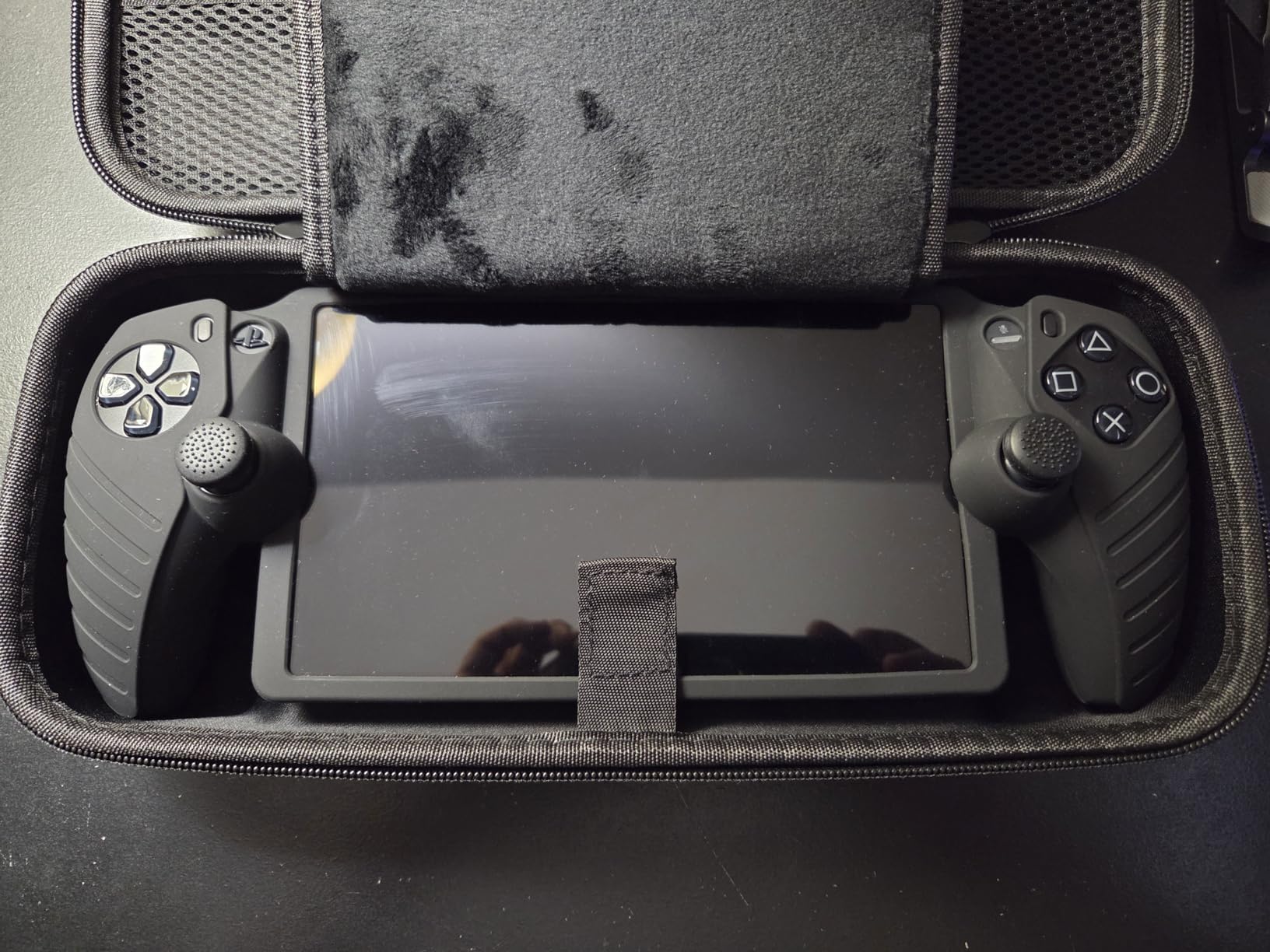 FUNLAB Case Accessories for Playstation Portal Compatible with Ps Portal Cover Bundle, Slim Carrying Case for Ps5 Portal with Silicone Protective Cover, Screen Protector, 4 Thumb Grips - Black Customer Review FUNLAB Case Accessories for Playstation Portal Compatible with Ps Portal Cover Bundle, Slim Carrying Case for Ps5 Portal with Silicone Protective Cover, Screen Protector, 4 Thumb Grips - Black - Customer Photo 2