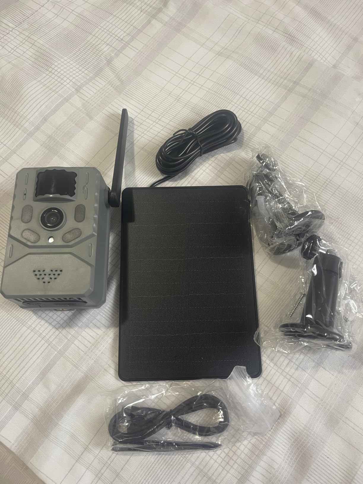 Cellular Trail Camera 4G Unlimited Data Plan Built-in SIM Card 2K Live Feed Game Camera 0.2s Trigger Solar Powered Trail Camera with Night Vision Motion Activated Waterproof IP66 - Customer Photo 1