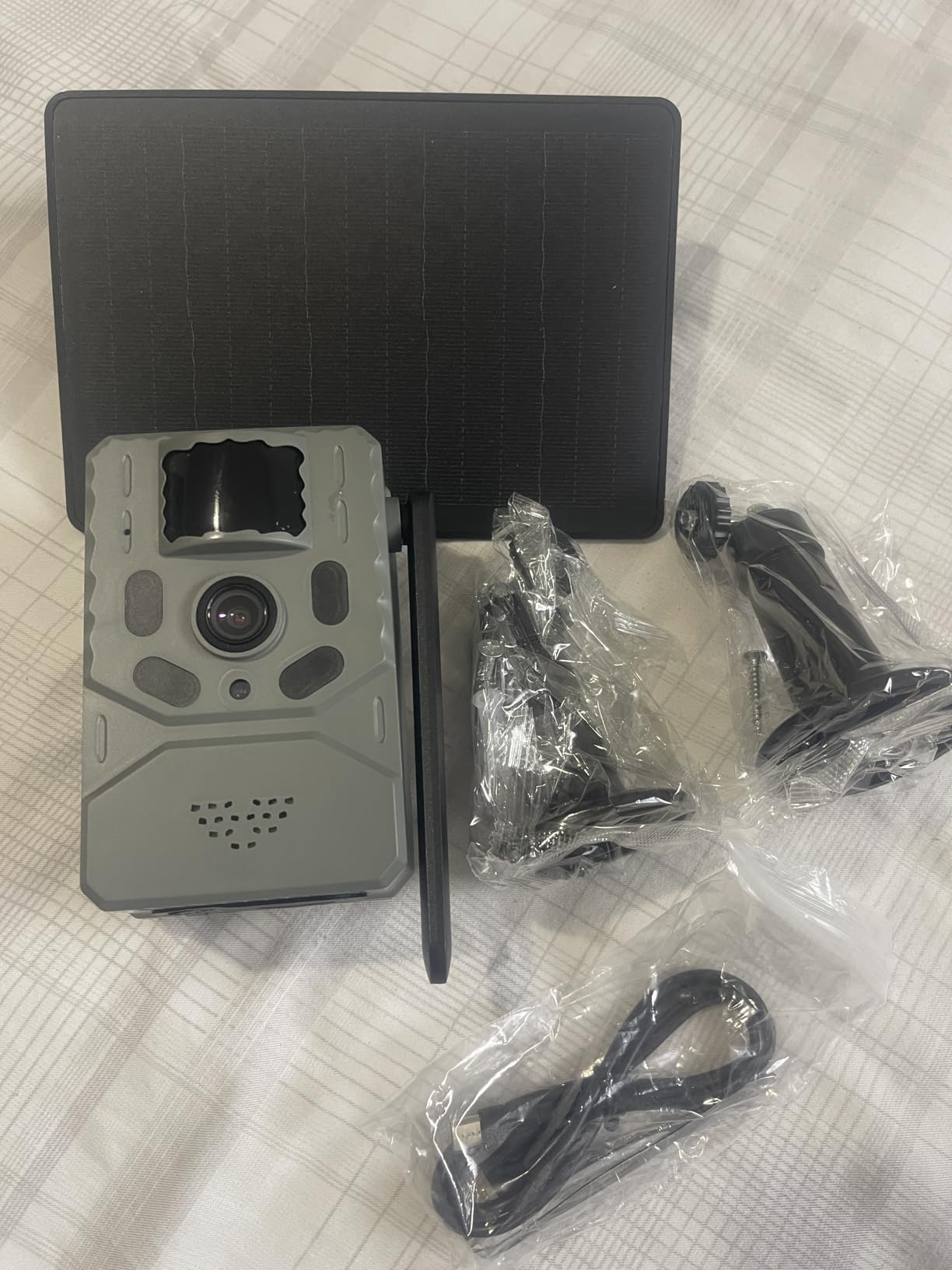 Cellular Trail Camera 4G Unlimited Data Plan Built-in SIM Card 2K Live Feed Game Camera 0.2s Trigger Solar Powered Trail Camera with Night Vision Motion Activated Waterproof IP66 - Customer Photo 3