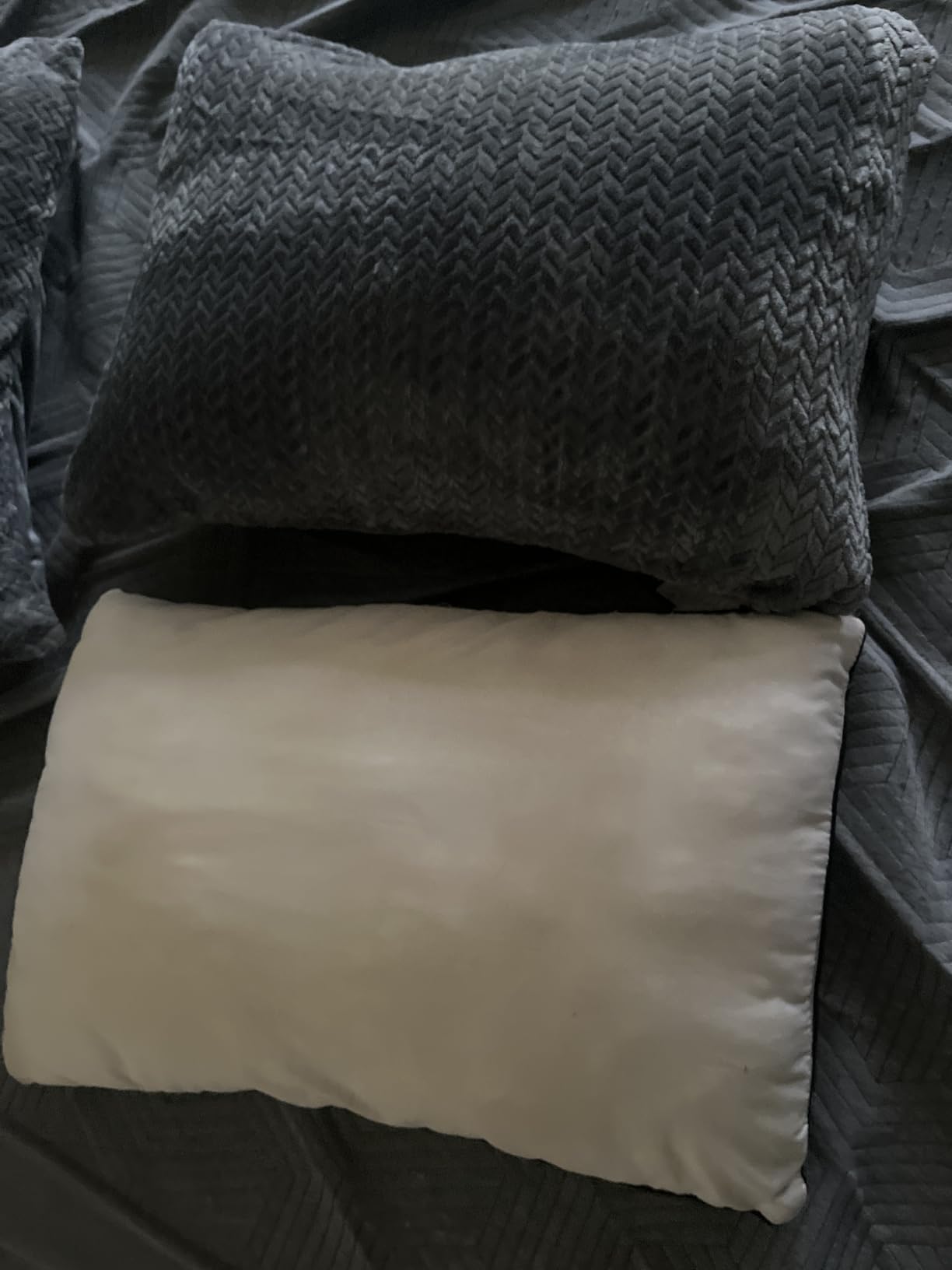 Shredded Memory Foam Pillows Queen Size Set of 2, Soft Bed Pillow for Side and Back Sleepers, Medium Firm Pillows 2 Pack with Gusset(20