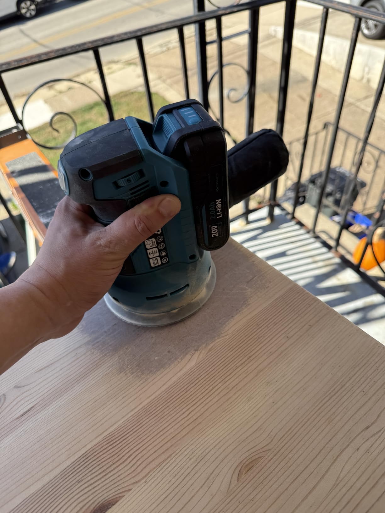 Cordless Detail Sander for Woodworking, Furniture, Carpentry, 20V, 11,000 RPM Variable Speed, 125mm Diameter, 5-Inch Disc,blue Customer Review Cordless Detail Sander for Woodworking, Furniture, Carpentry, 20V, 11,000 RPM Variable Speed, 125mm Diameter, 5-Inch Disc,blue - Customer Photo 1